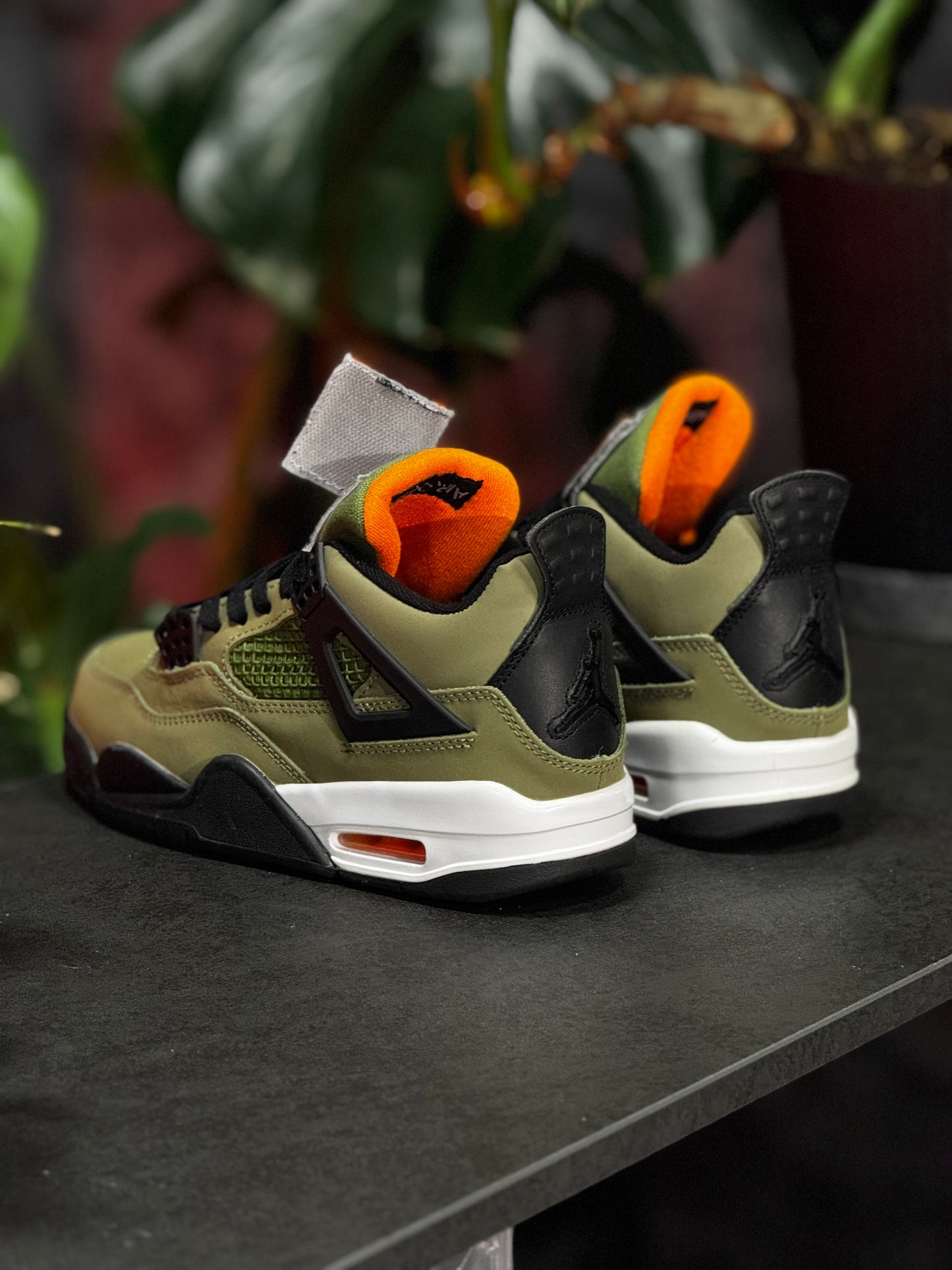 Air Jordan Retro 4 " Undefeated Craft " - Verde militar, Naranja, Negro