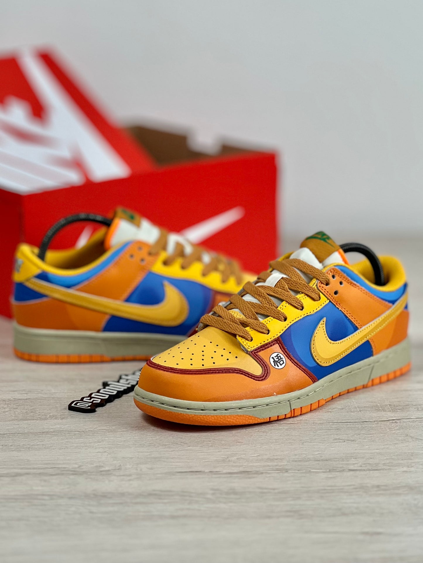 Nike Dunk Low x Dragón Ball (Goku)