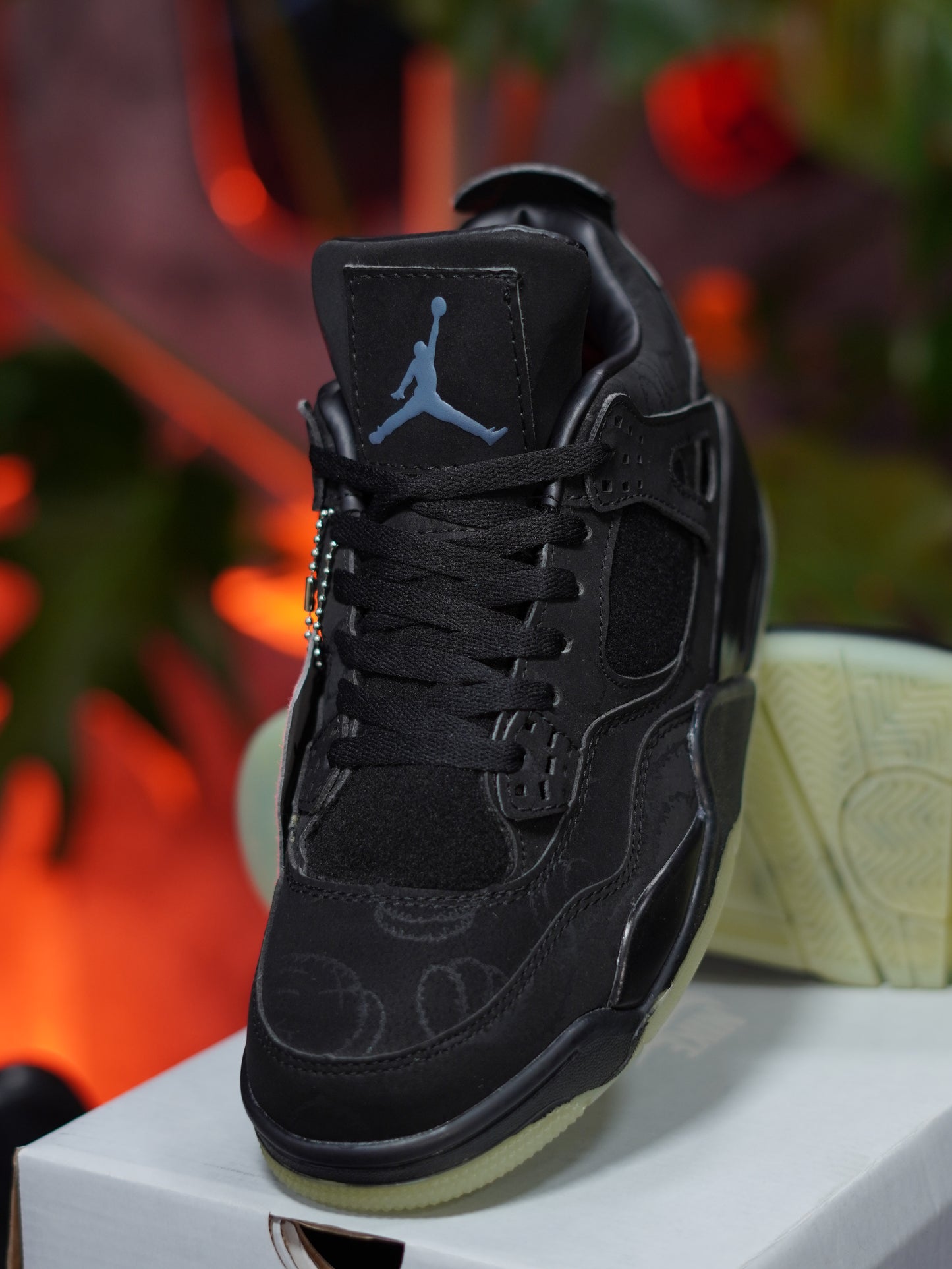 Air Jordan Retro 4 KAWS - Negro