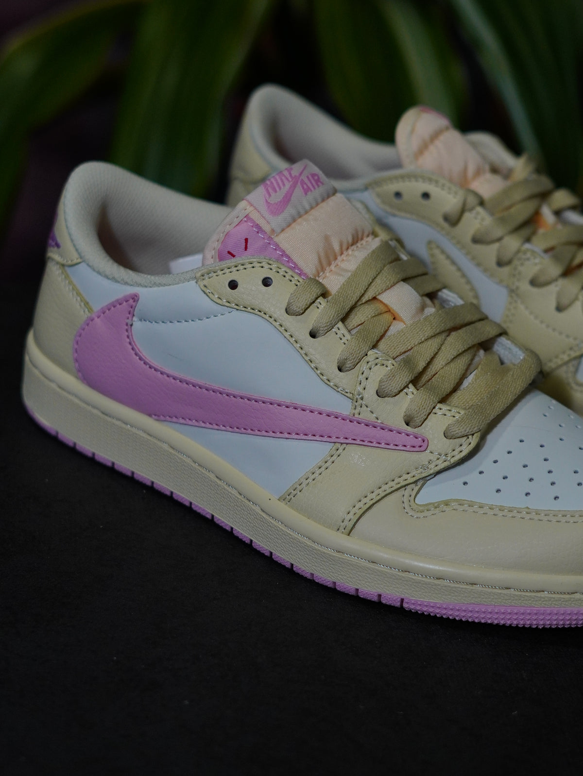 Air Jordan 1 Retro Low OG SP x Travis Scott "Muslin and Shy Pink"