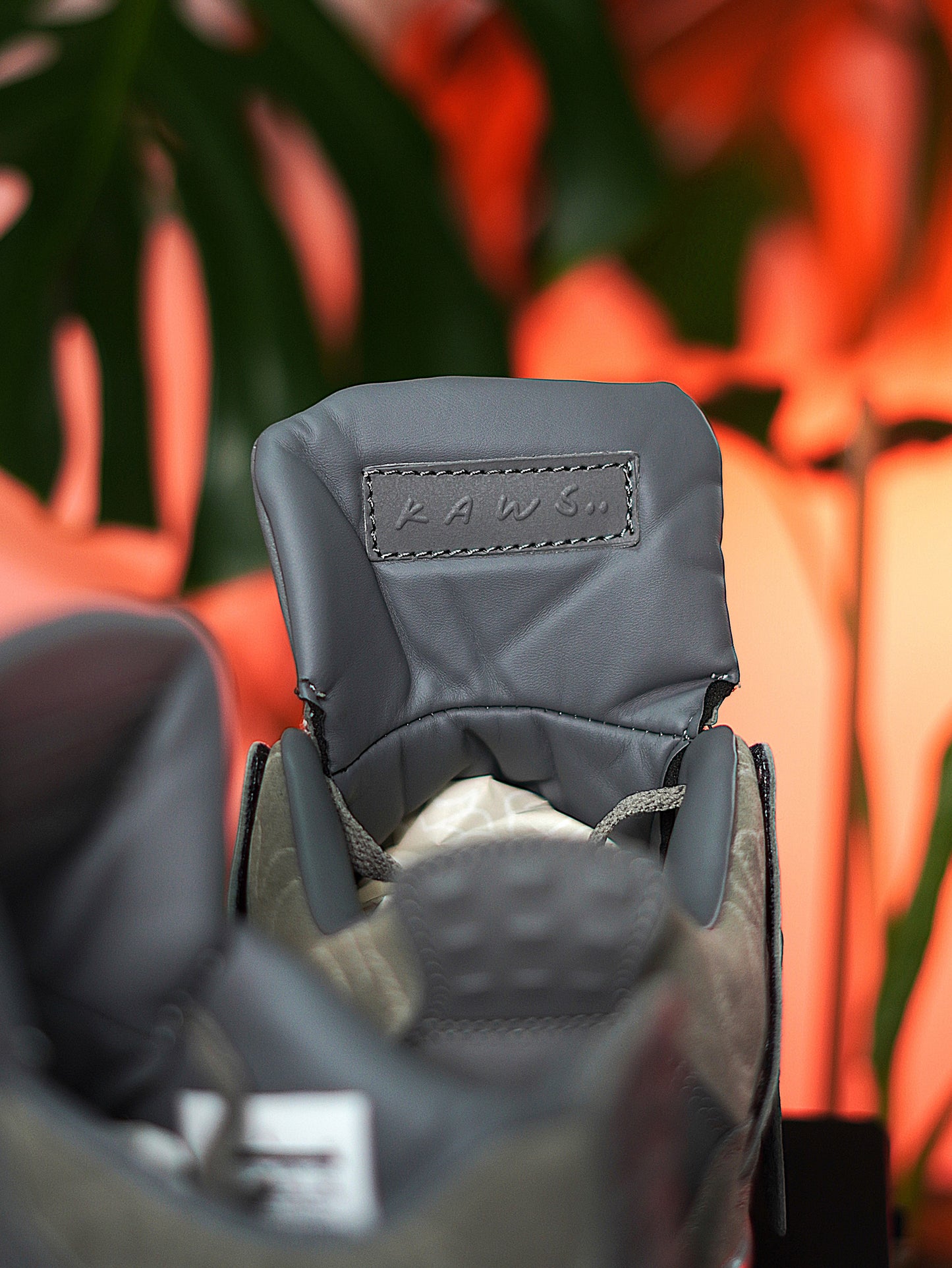 Nike Air Jordan Retro 4 Kaws - Gris