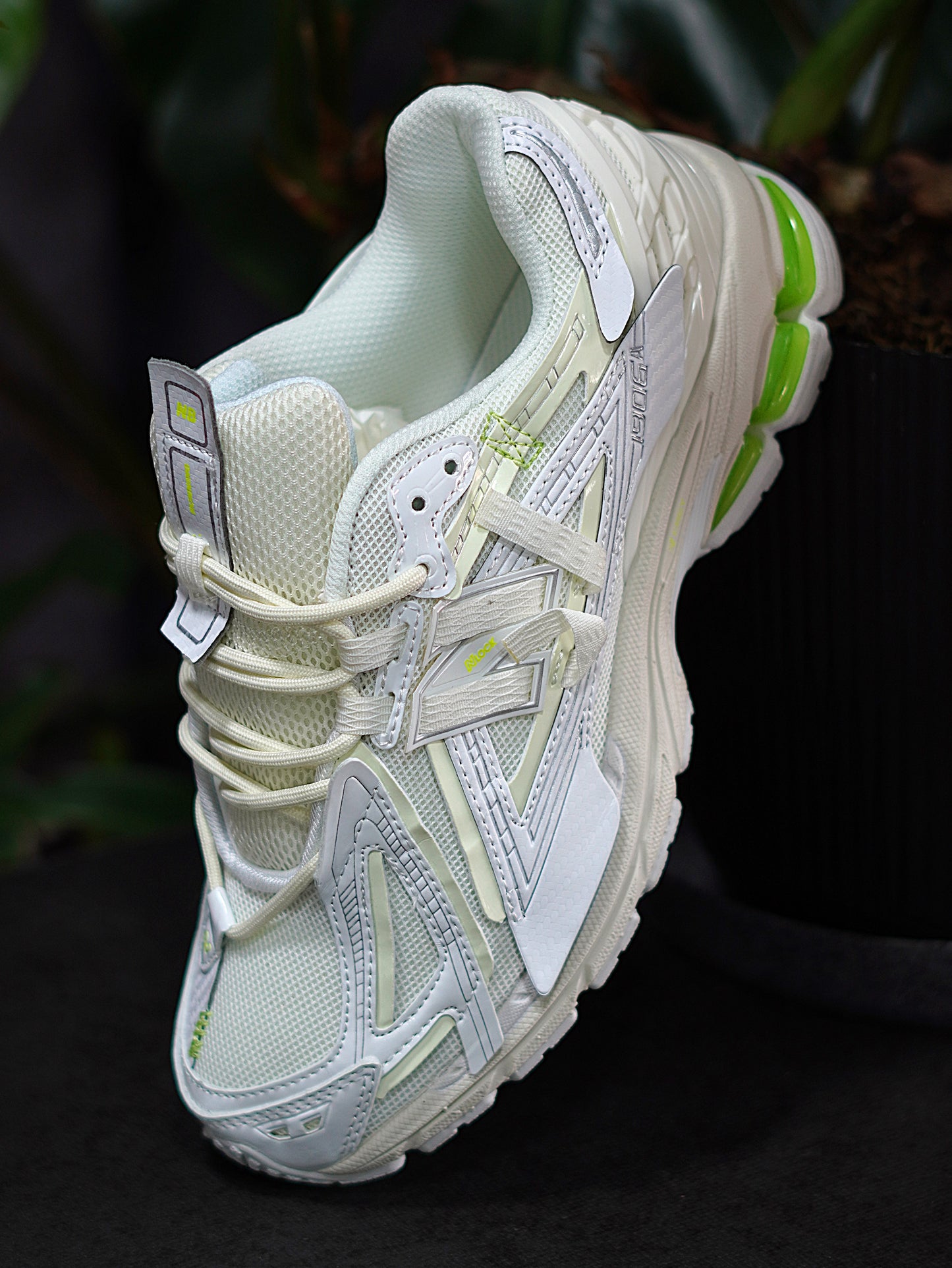 New Balance 1906A - Blanco con Mint Flash, Plata metalizada