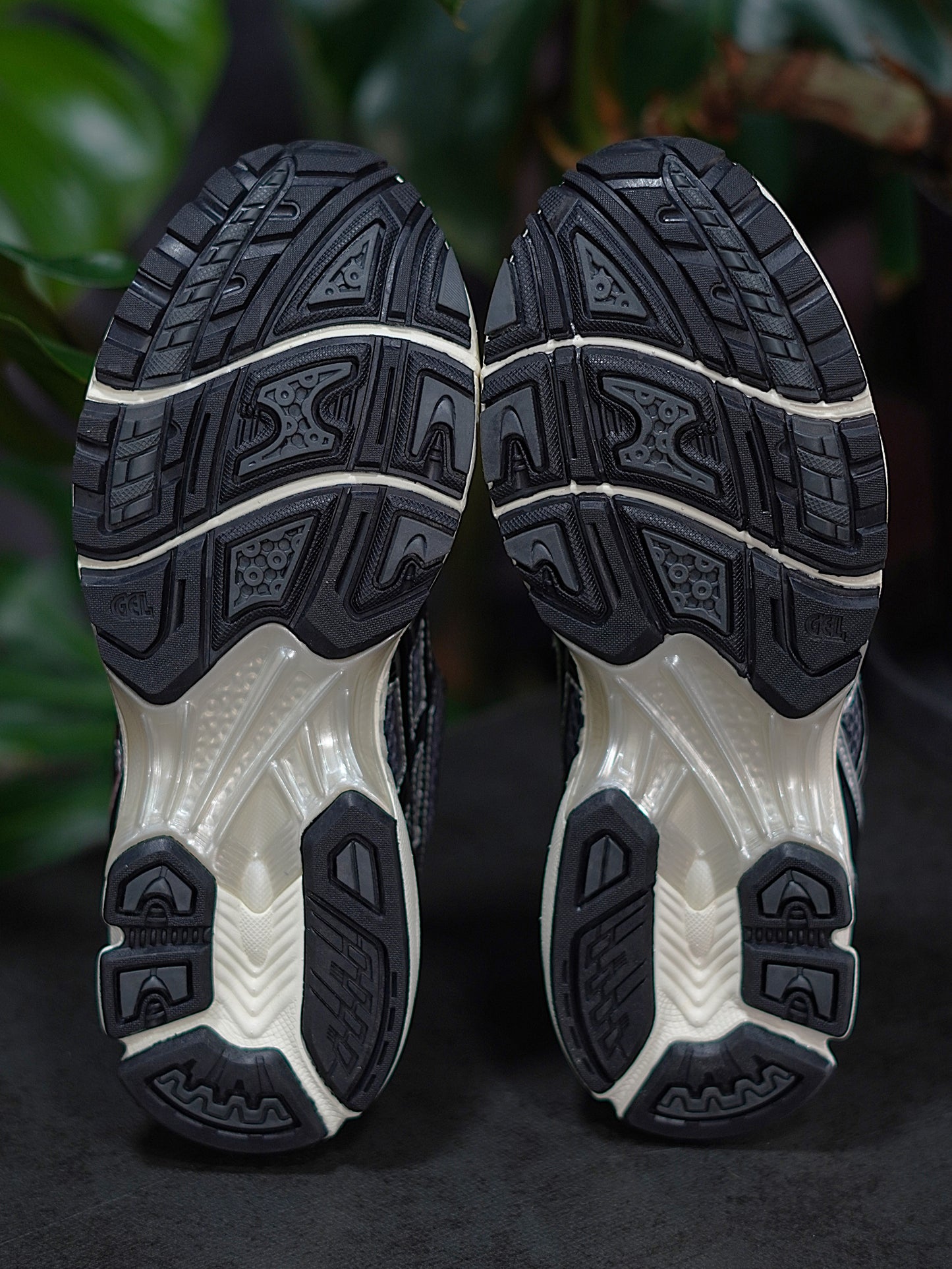 Asics Gel Kayano 14 - Plateado, Negro