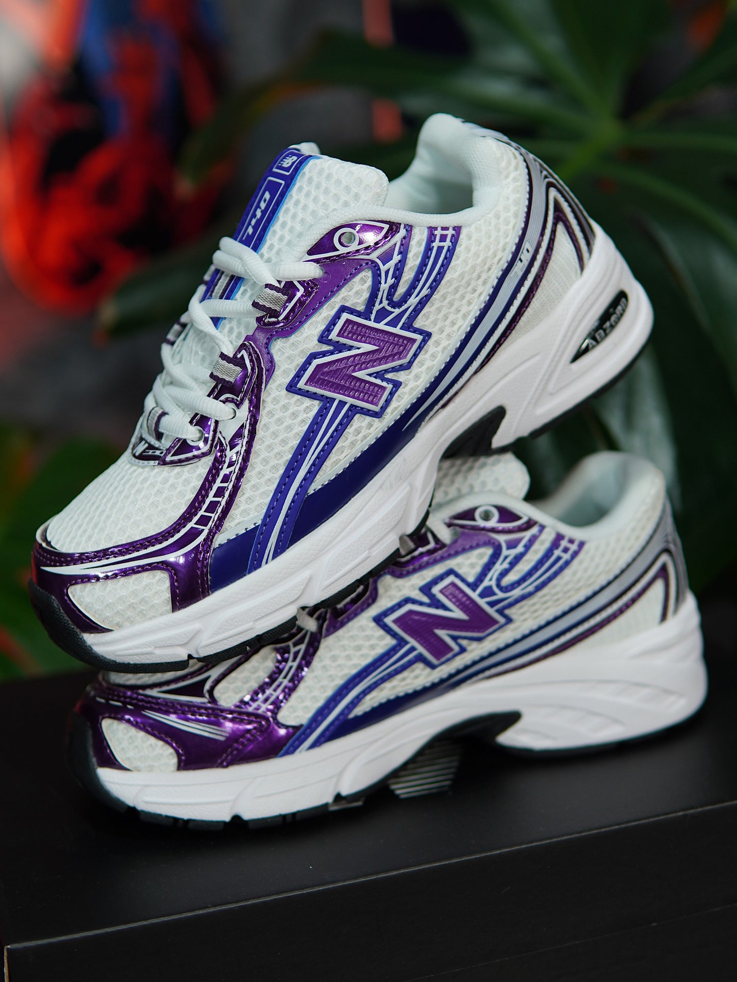 New Balance 740 - Blanco, Morado metalico, Azul Metalico