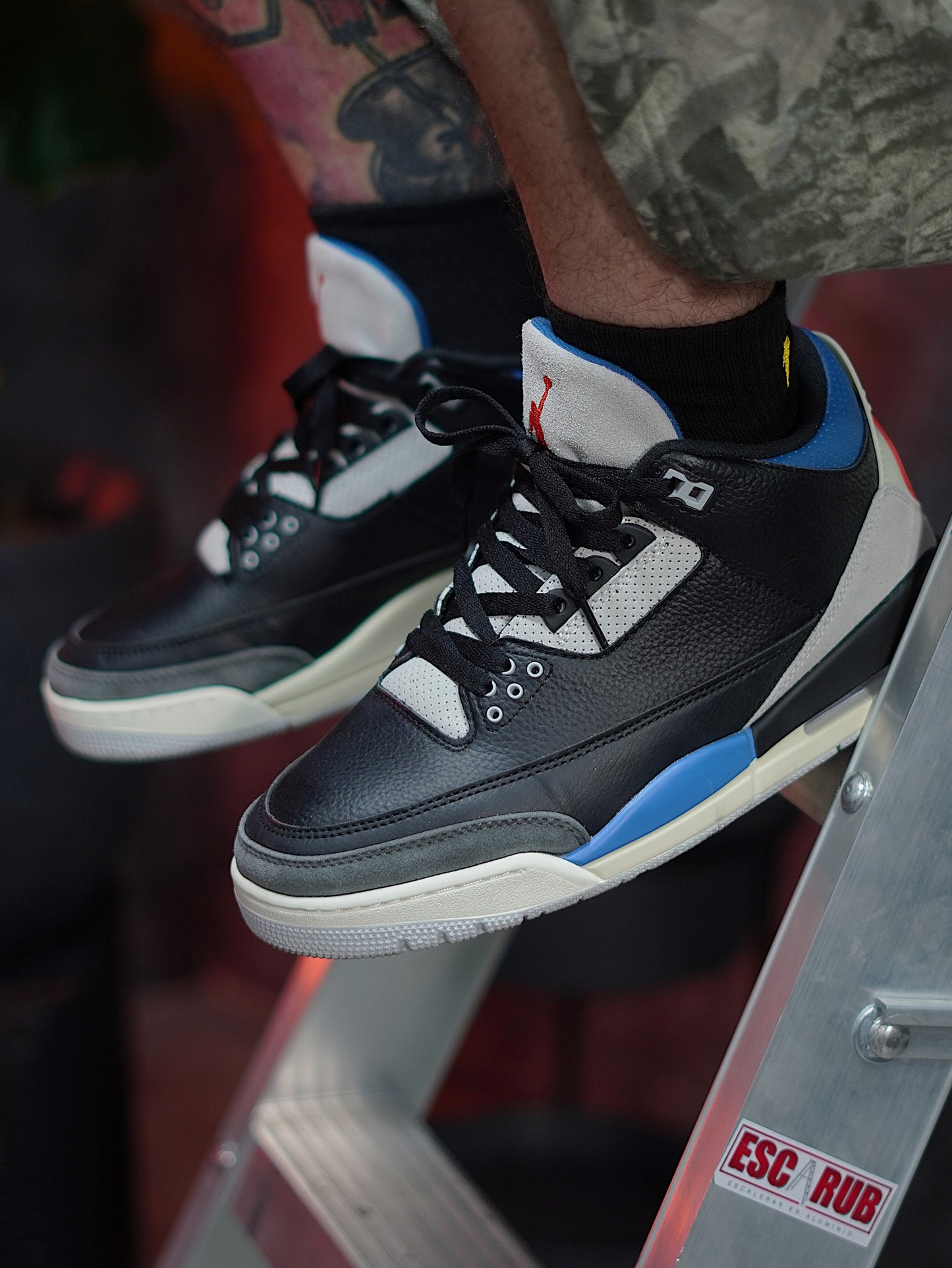 Air Jordan Retro 3 "Rare Air" - Negro, Azil, Blanco, Gris