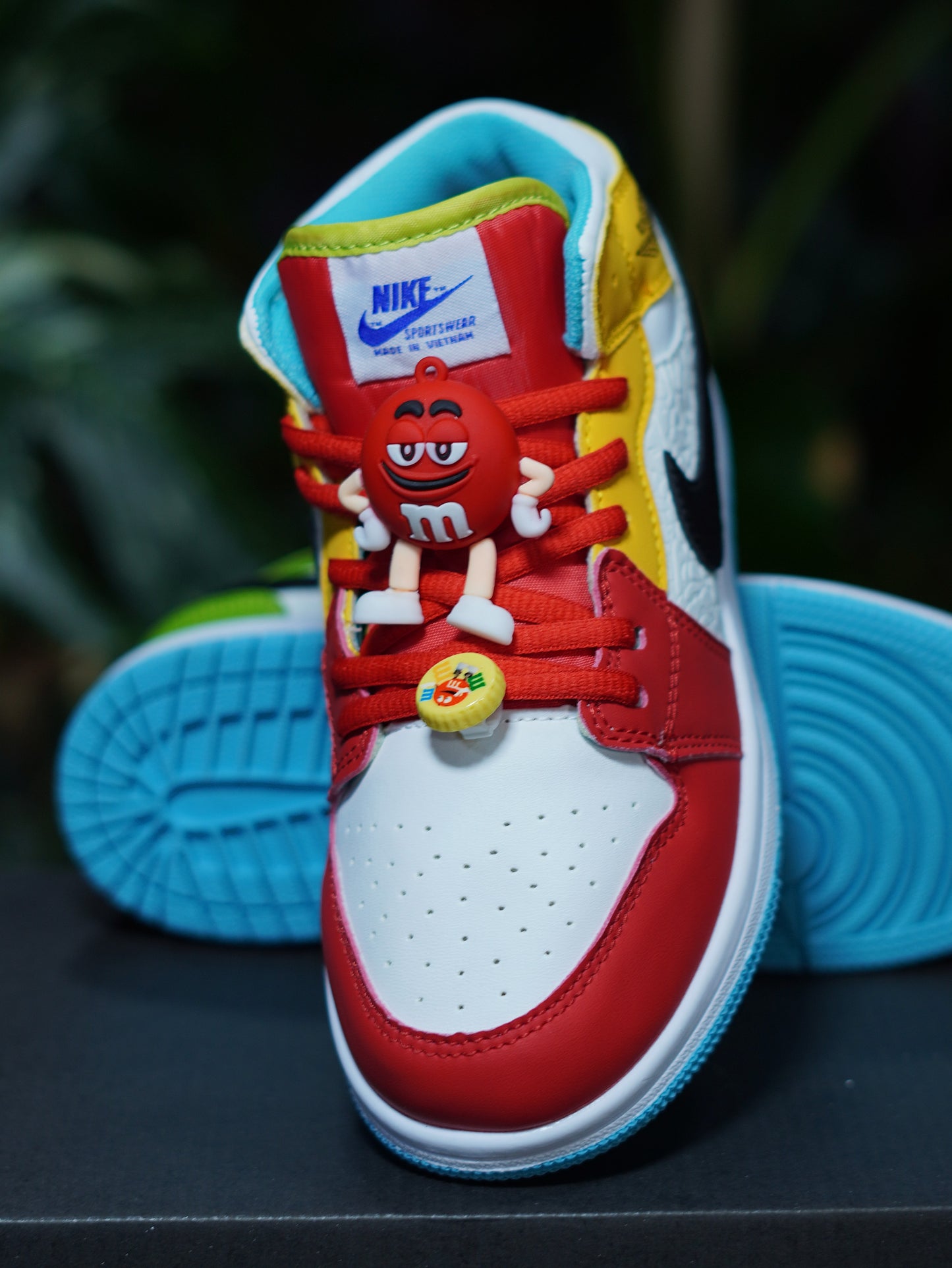 Air Jordan Retro 1 m&m - Azul, Verde, Rojo, Amarillo, Negro