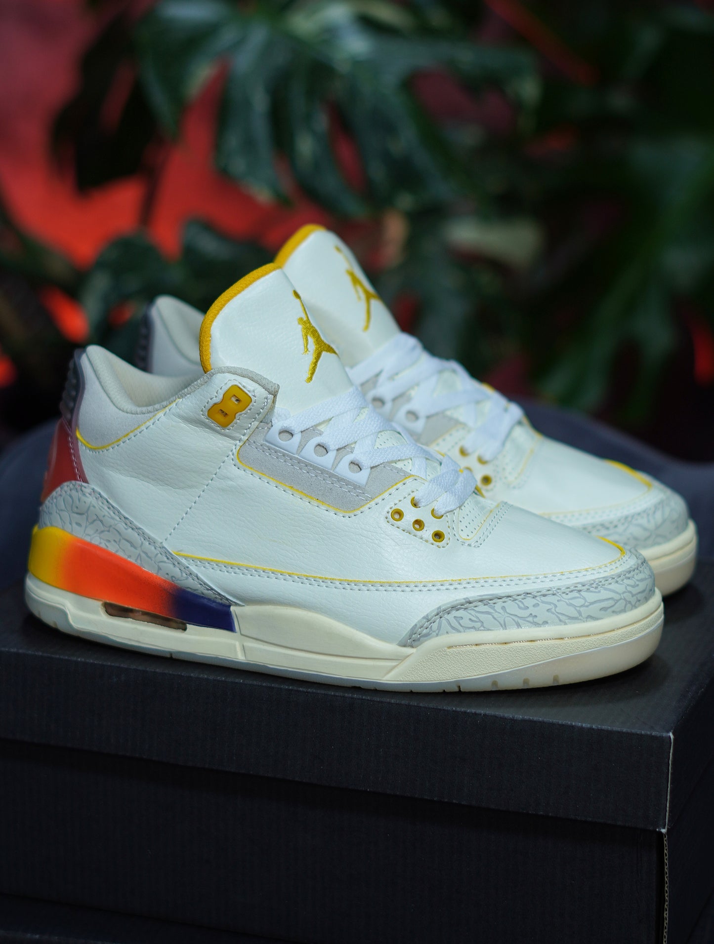 Air Jordan Retro 3 x J Balvin - Blanco, Amarillo, Tricolor