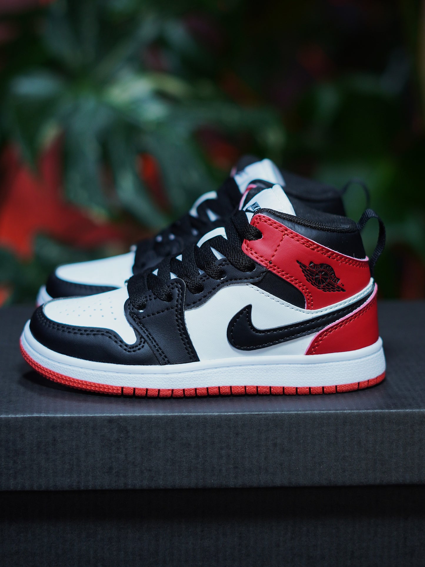Air Jorda Retro 1 - Negro, Rojo, Blanco