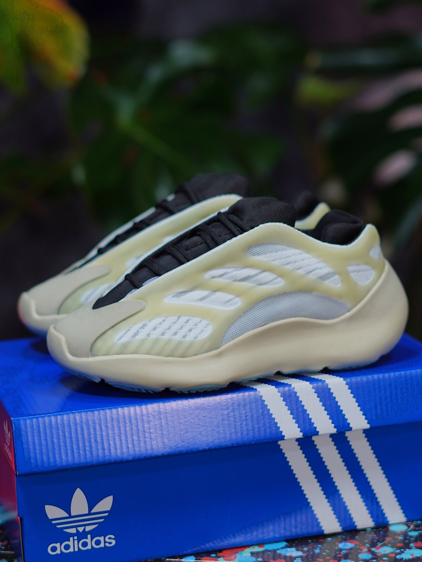 Adidas Yeezy 700 V3 Azael - Beige, Blanco, Azul