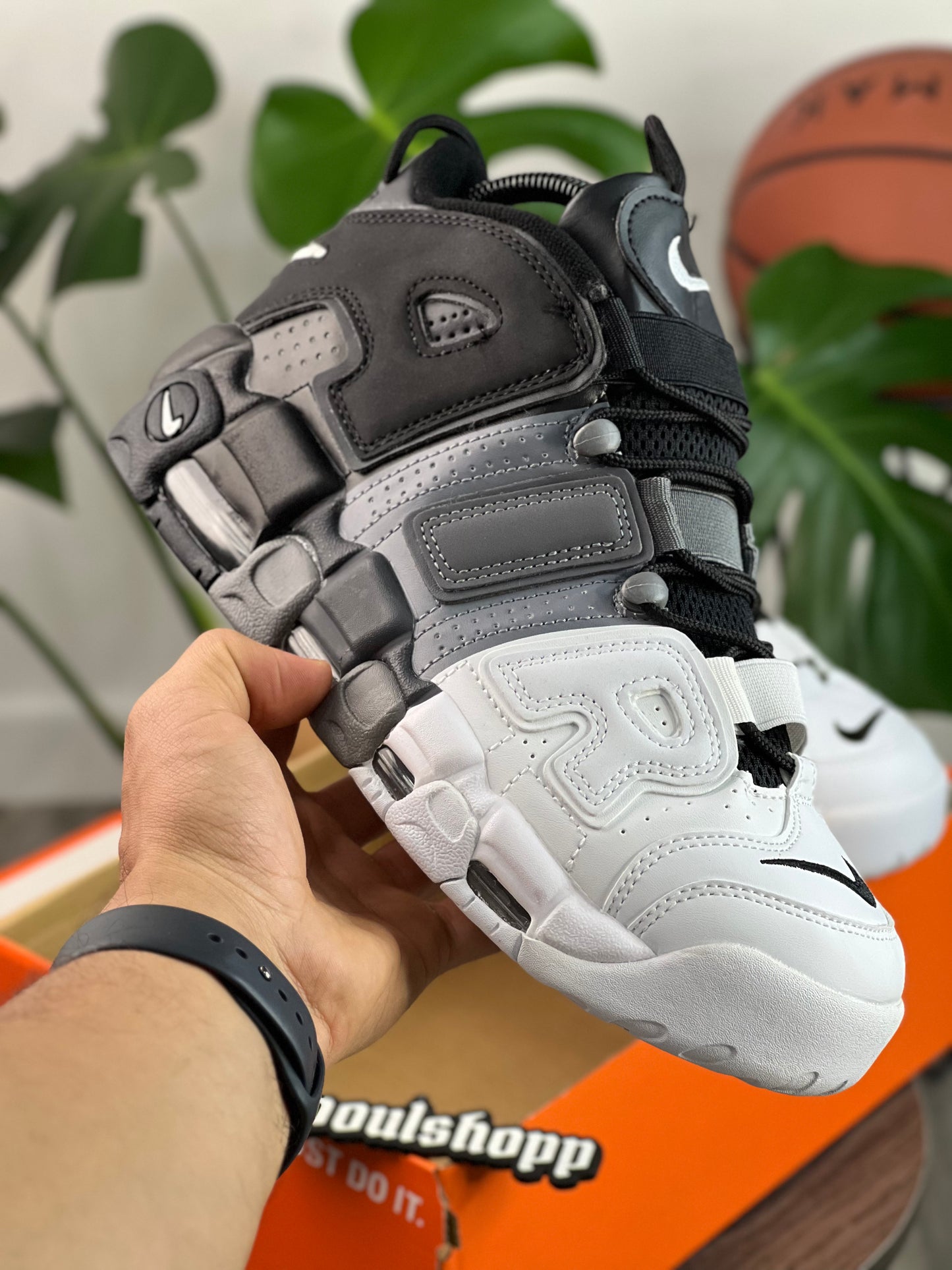 Nike Air More Uptempo 96 - Negro, gris, blanco