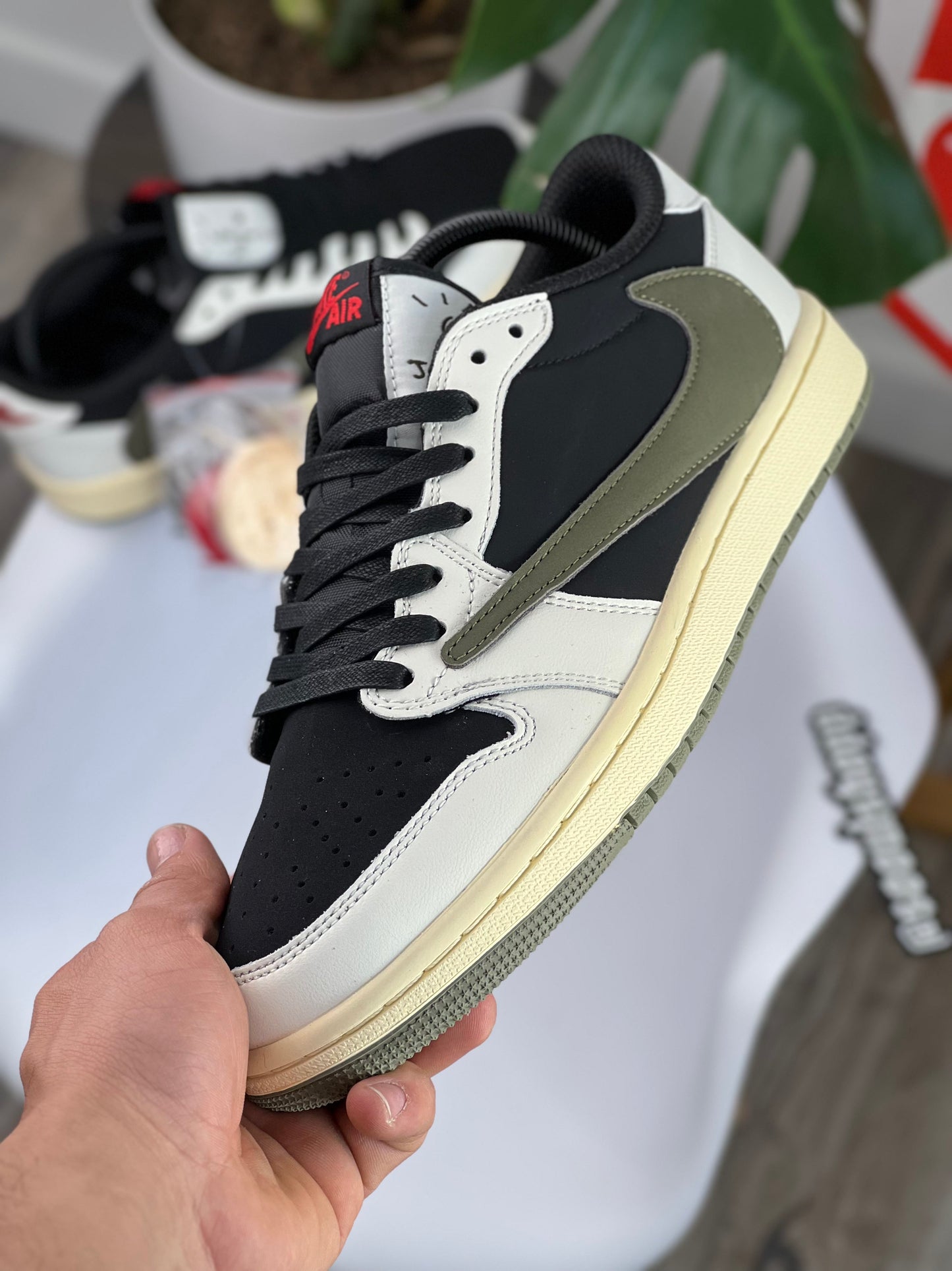Air Jordan Retro 1 / ''OLIVE'' Low Travis Scott