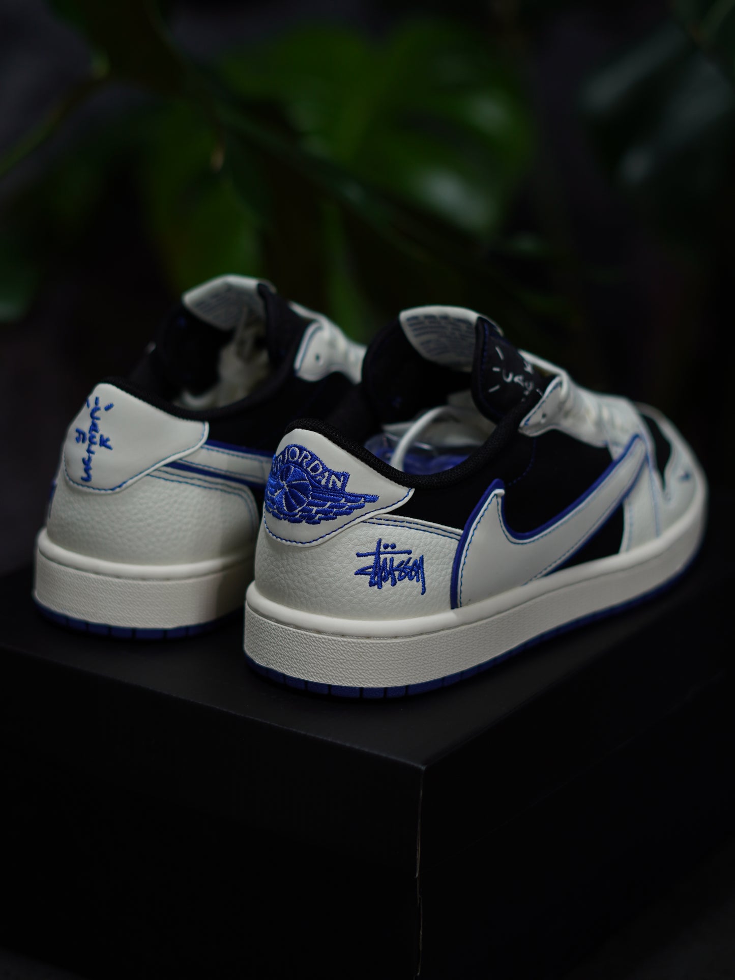 Air Jordan 1 Low Travis Supreme - Negro, Blanco, Azul