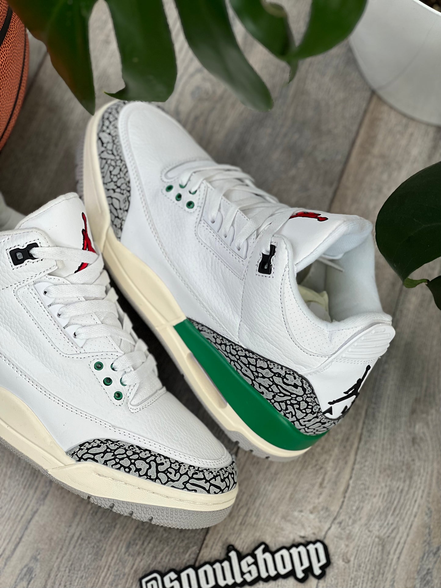 Air Jordan Retro 3 / White / Lucky Green