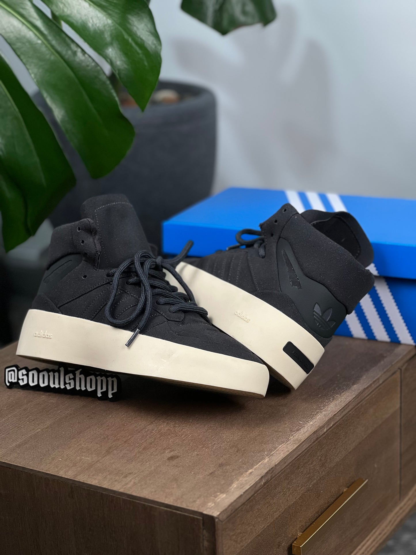 Adidas 86 Forum Mid x Fear Of God