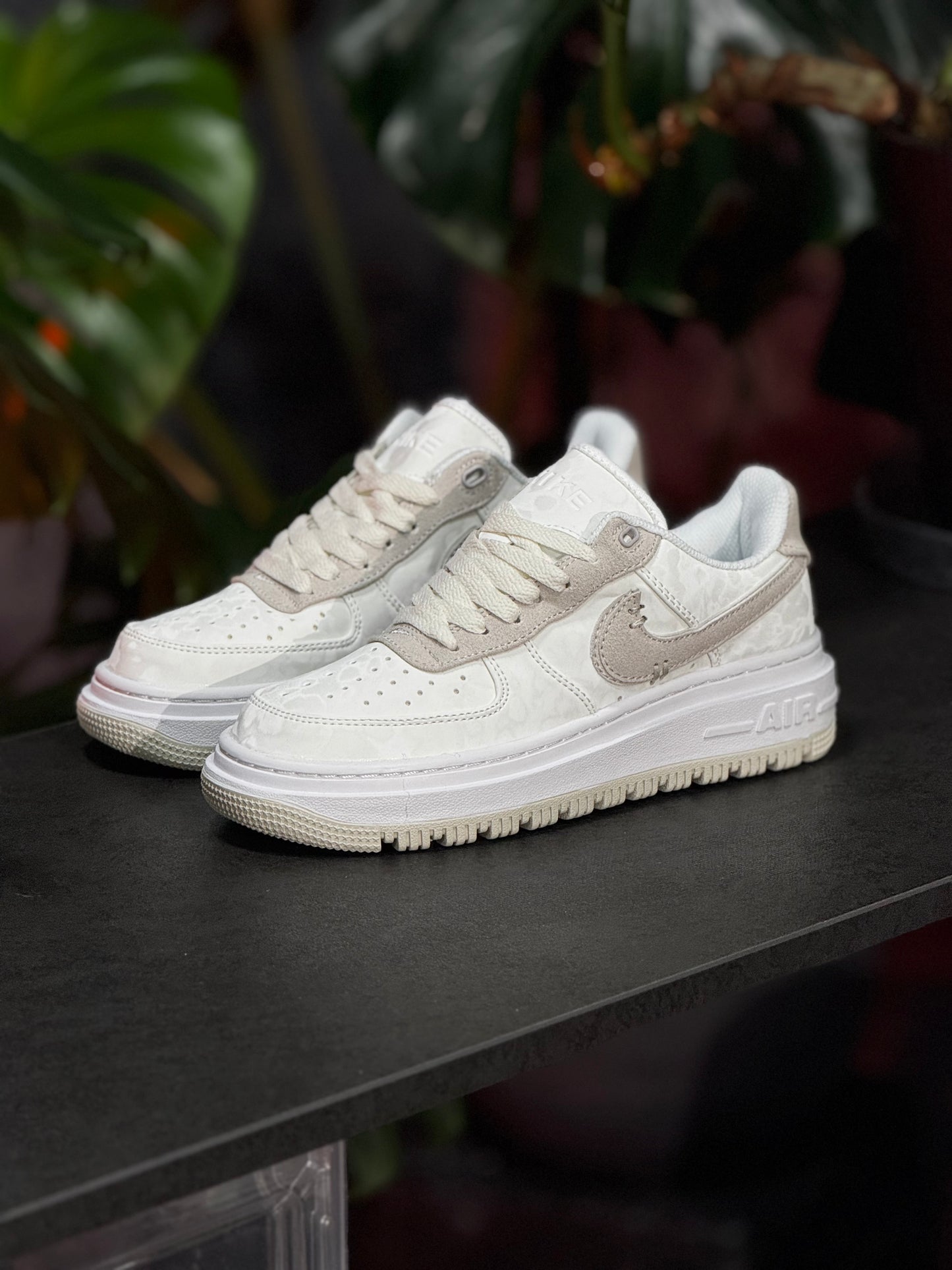 Nike Air Force One Luxe - Blanco, Beige