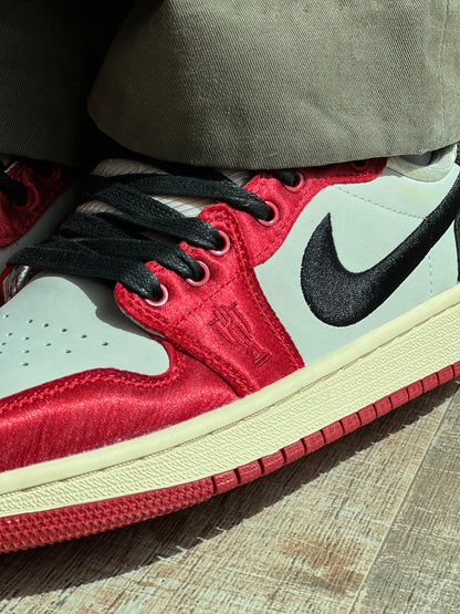 Jordan Retro 1 Low - Trophy Room Away