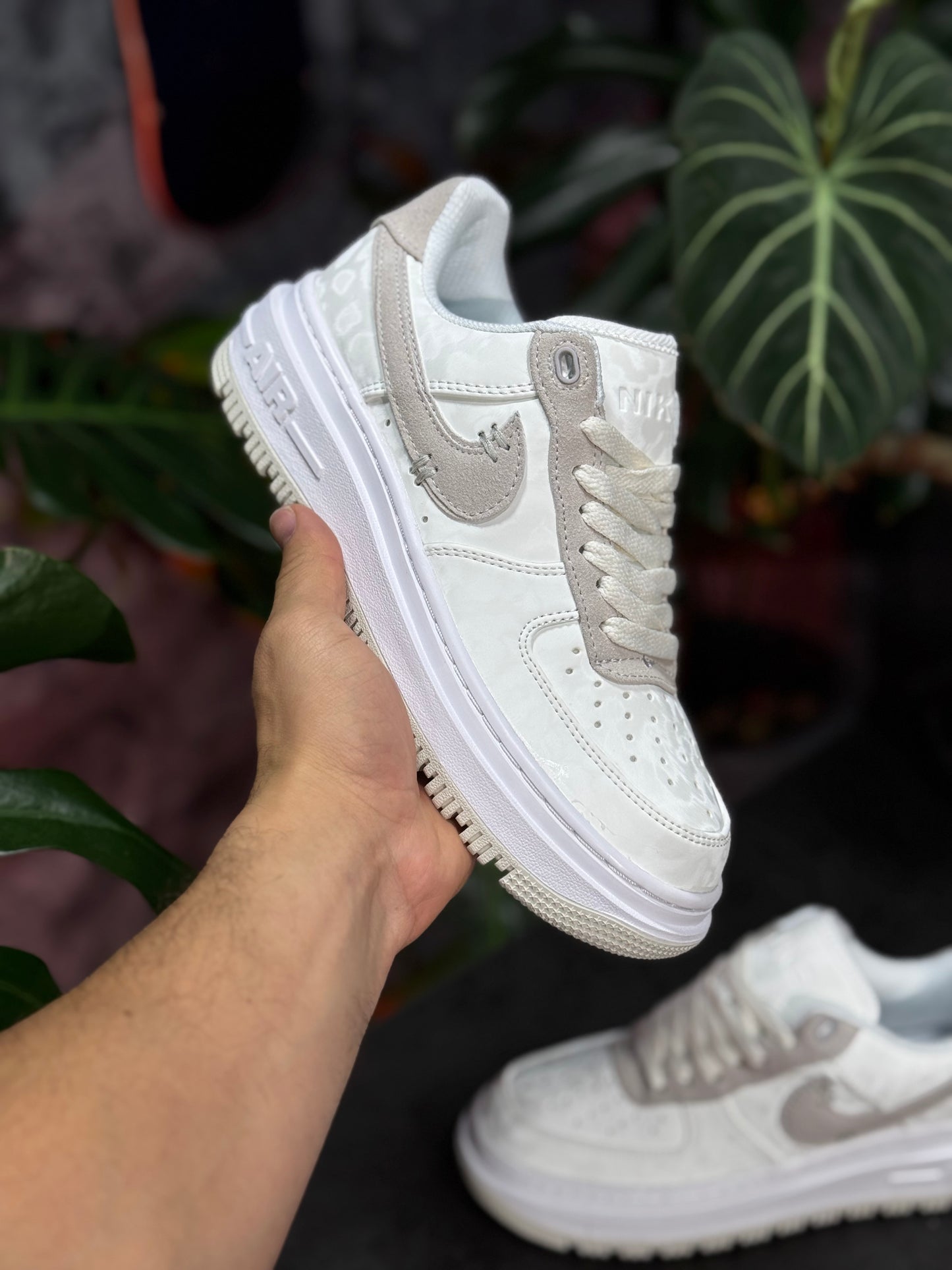 Nike Air Force One Luxe - Blanco, Beige