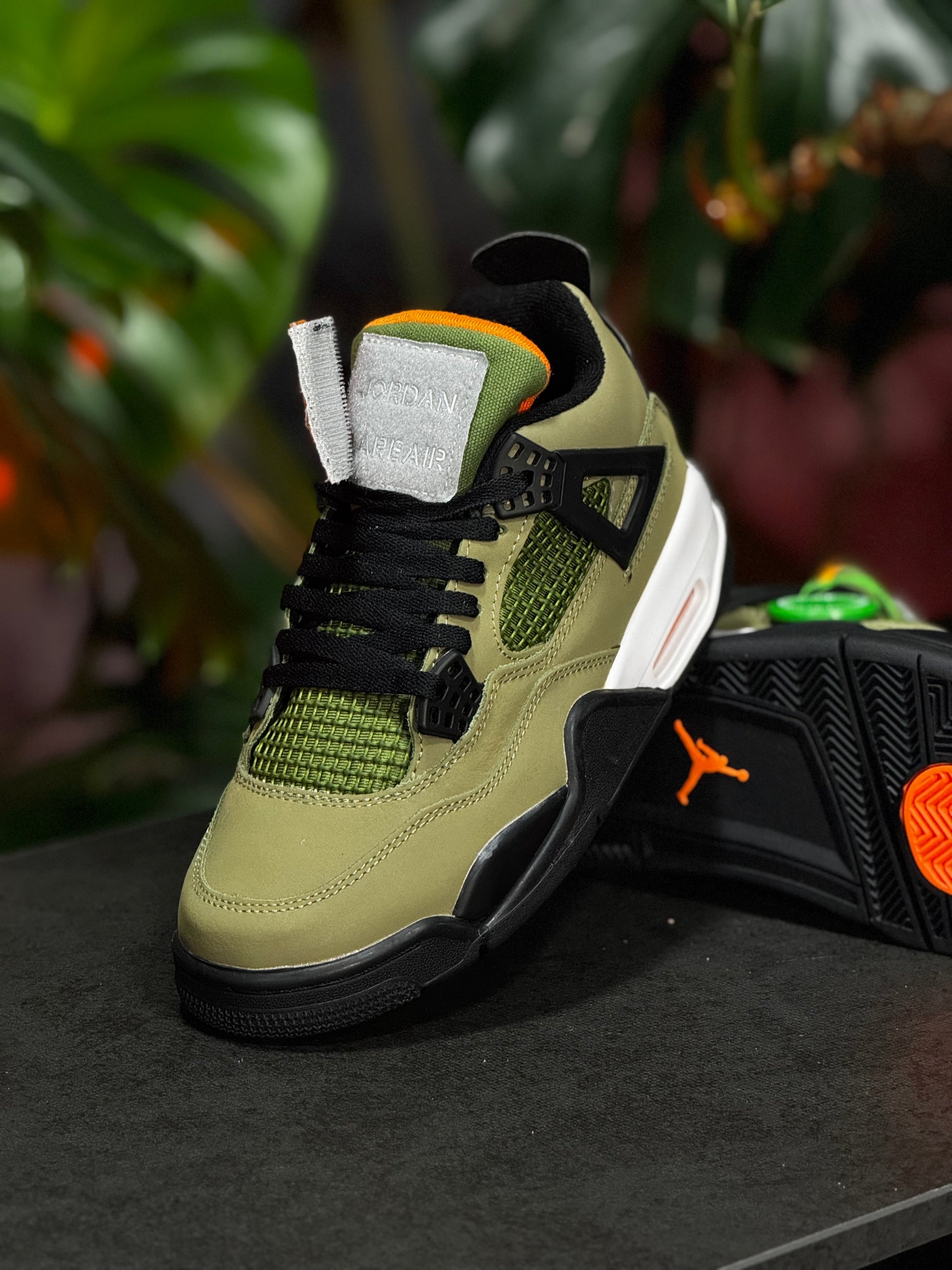 Air Jordan Retro Undefeated Craft Verde militar, Naranja, Negro - Main Image