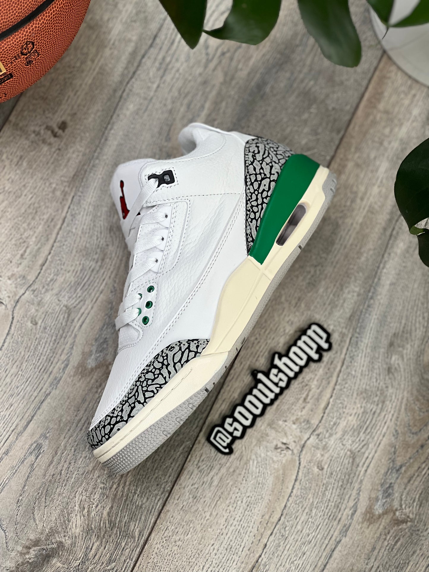 Air Jordan Retro 3 / White / Lucky Green