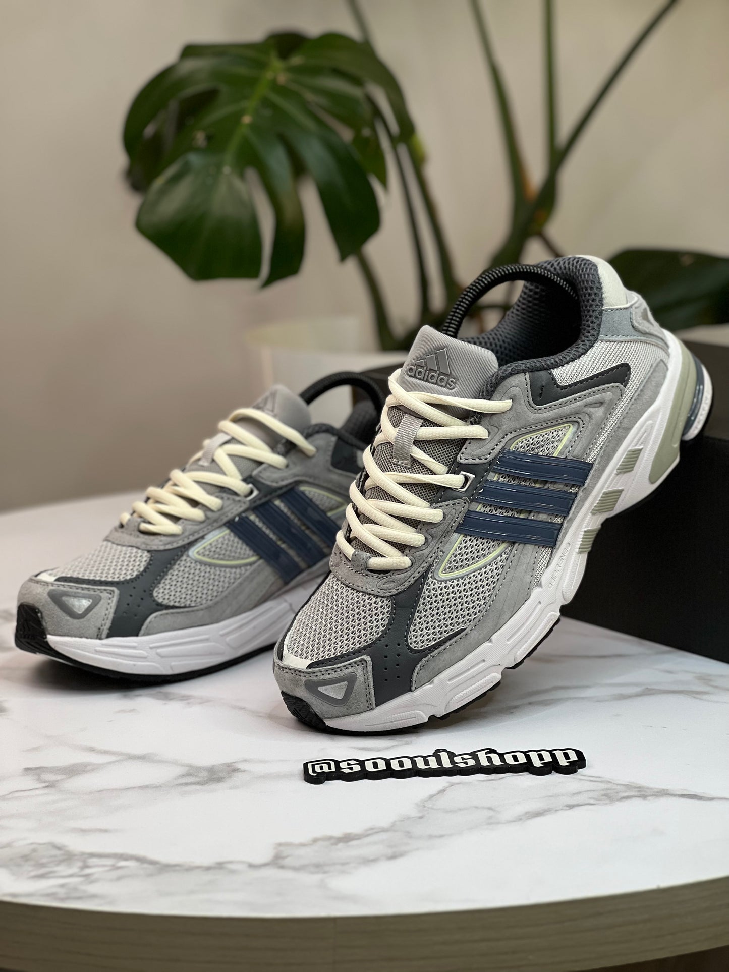 Adidas Response CL