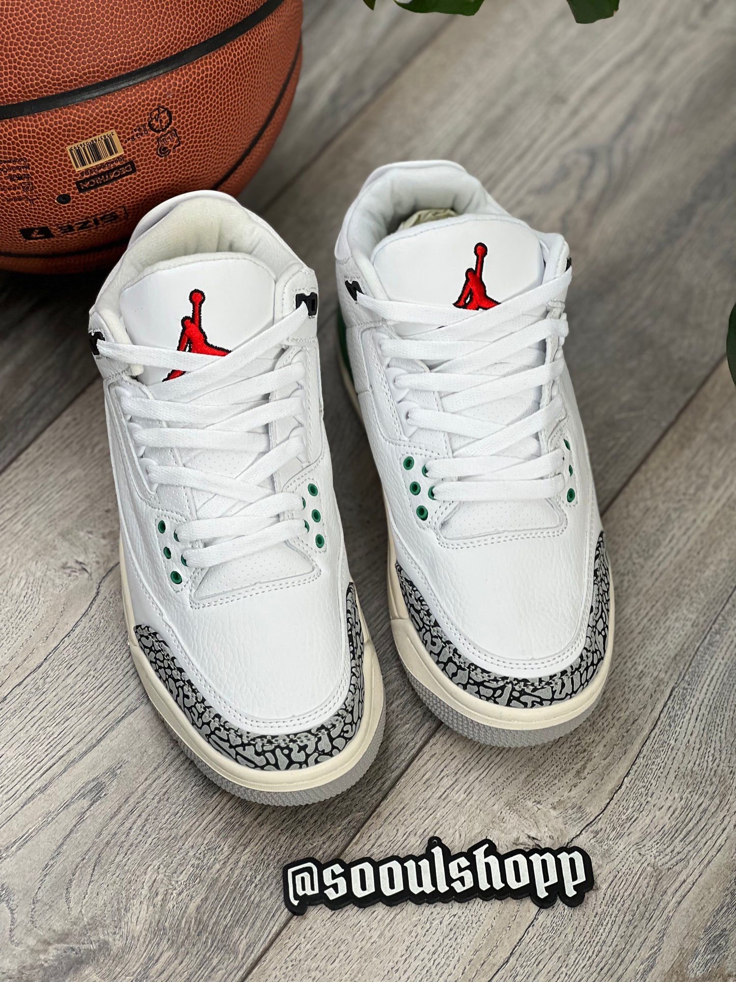 Air Jordan Retro 3 / White / Lucky Green