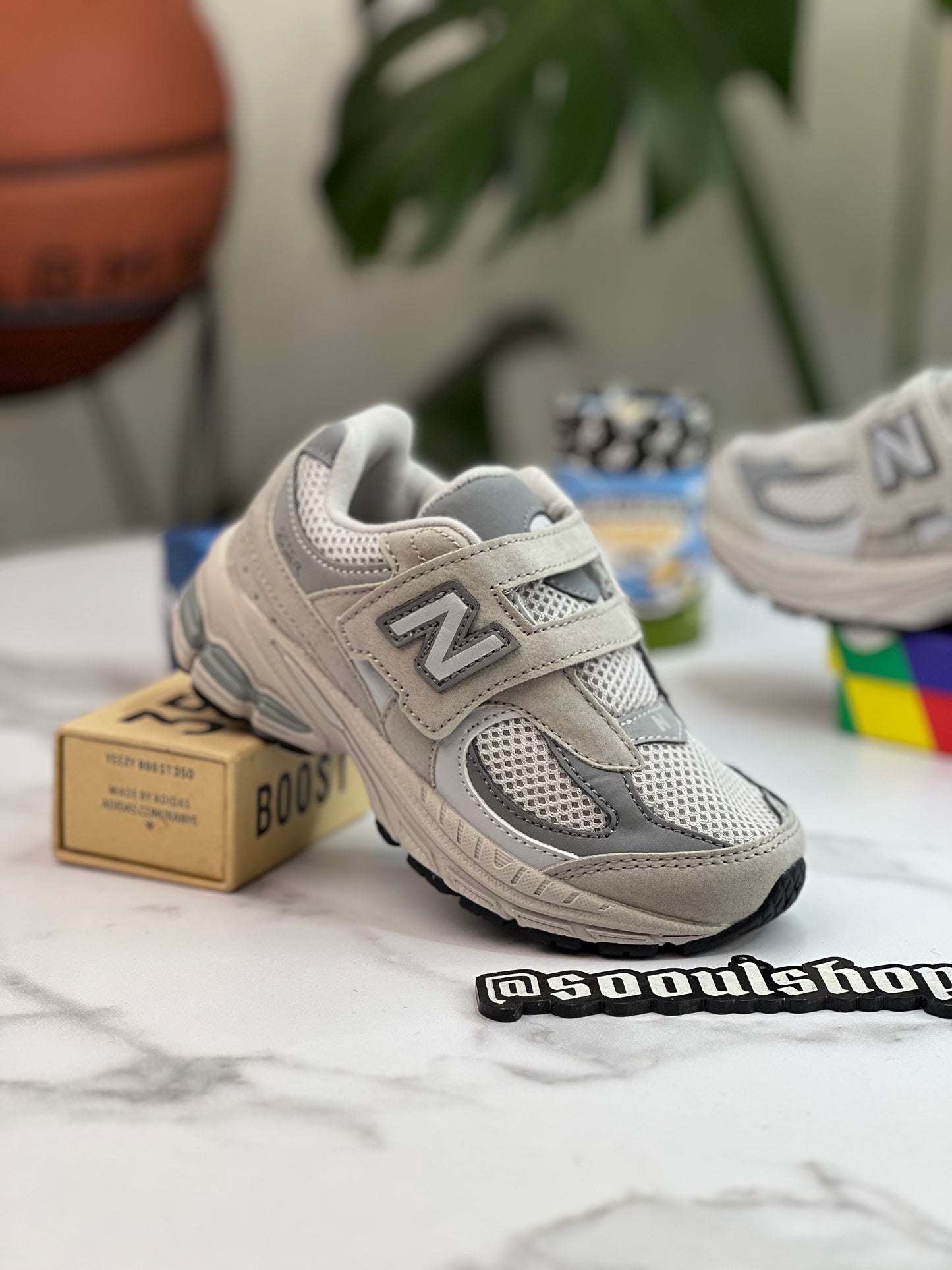 New Balance 2002R