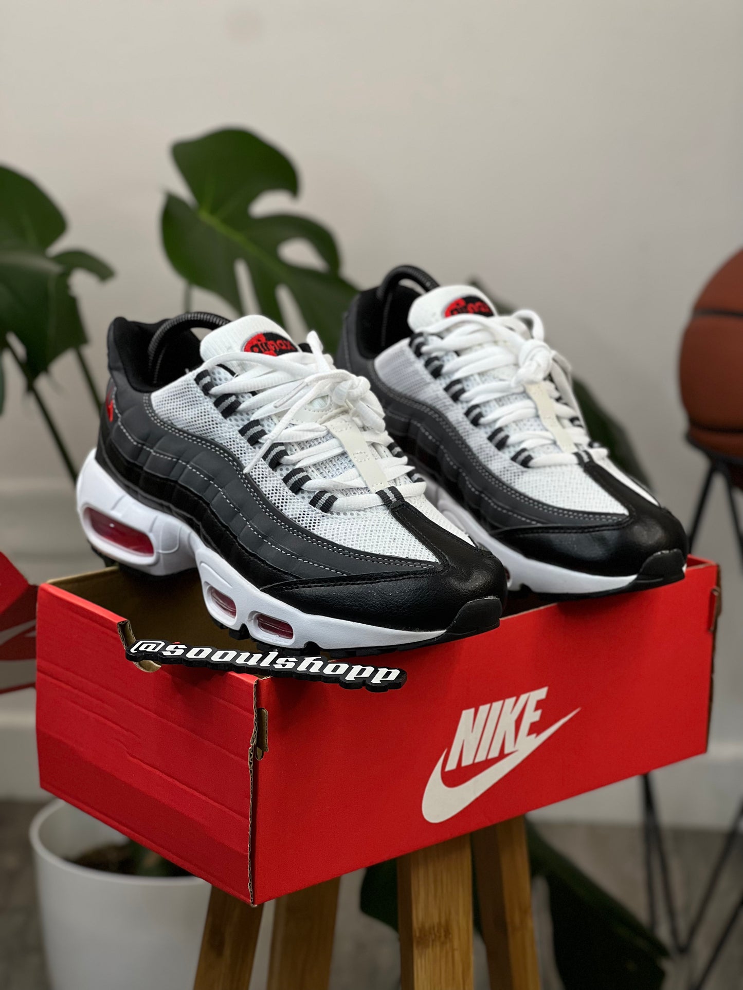 Nike Air Max 95 Recraft
White Iron Grey University Red (GS)