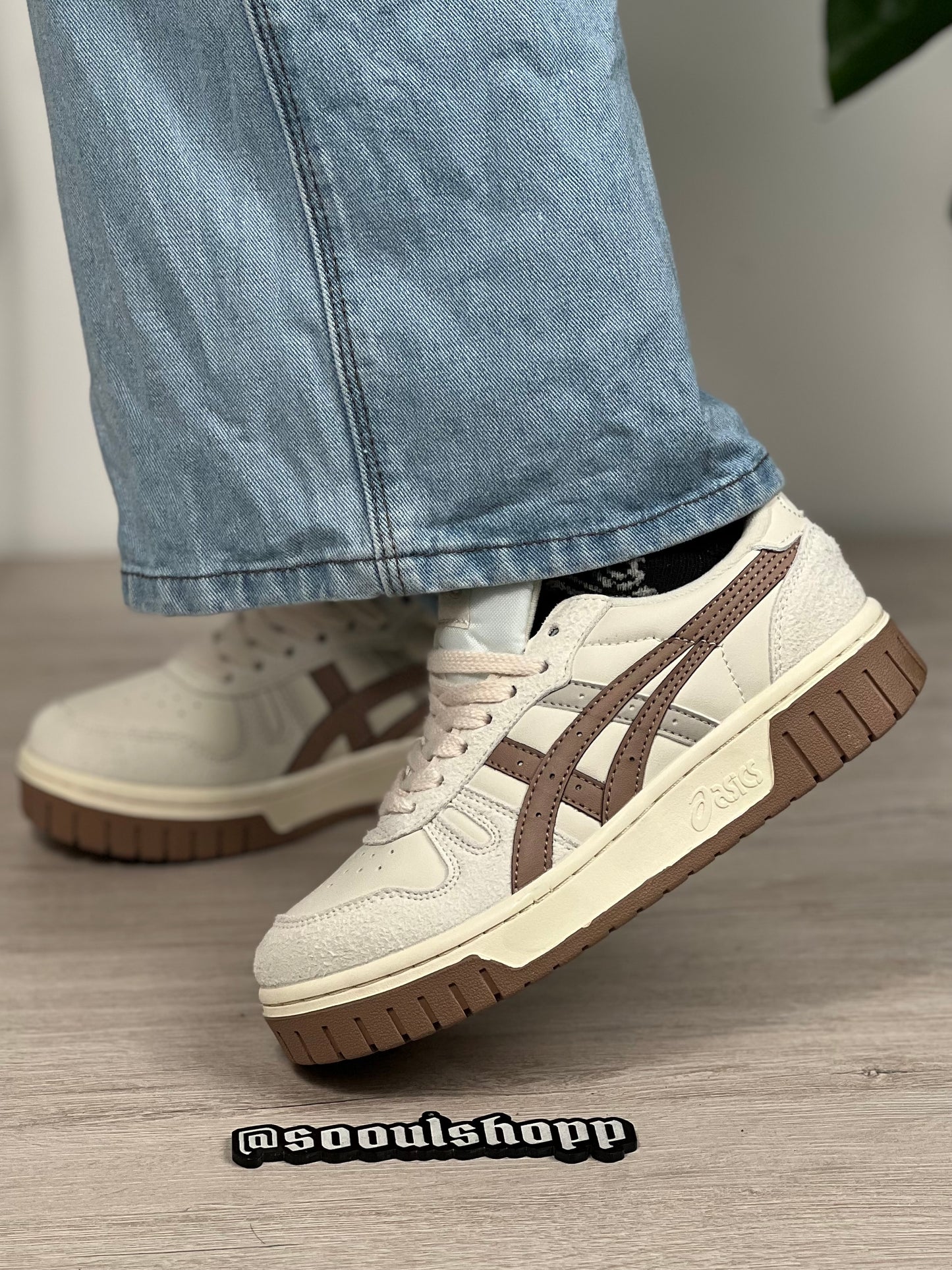 ASICS Court MZ Cream Black Gum