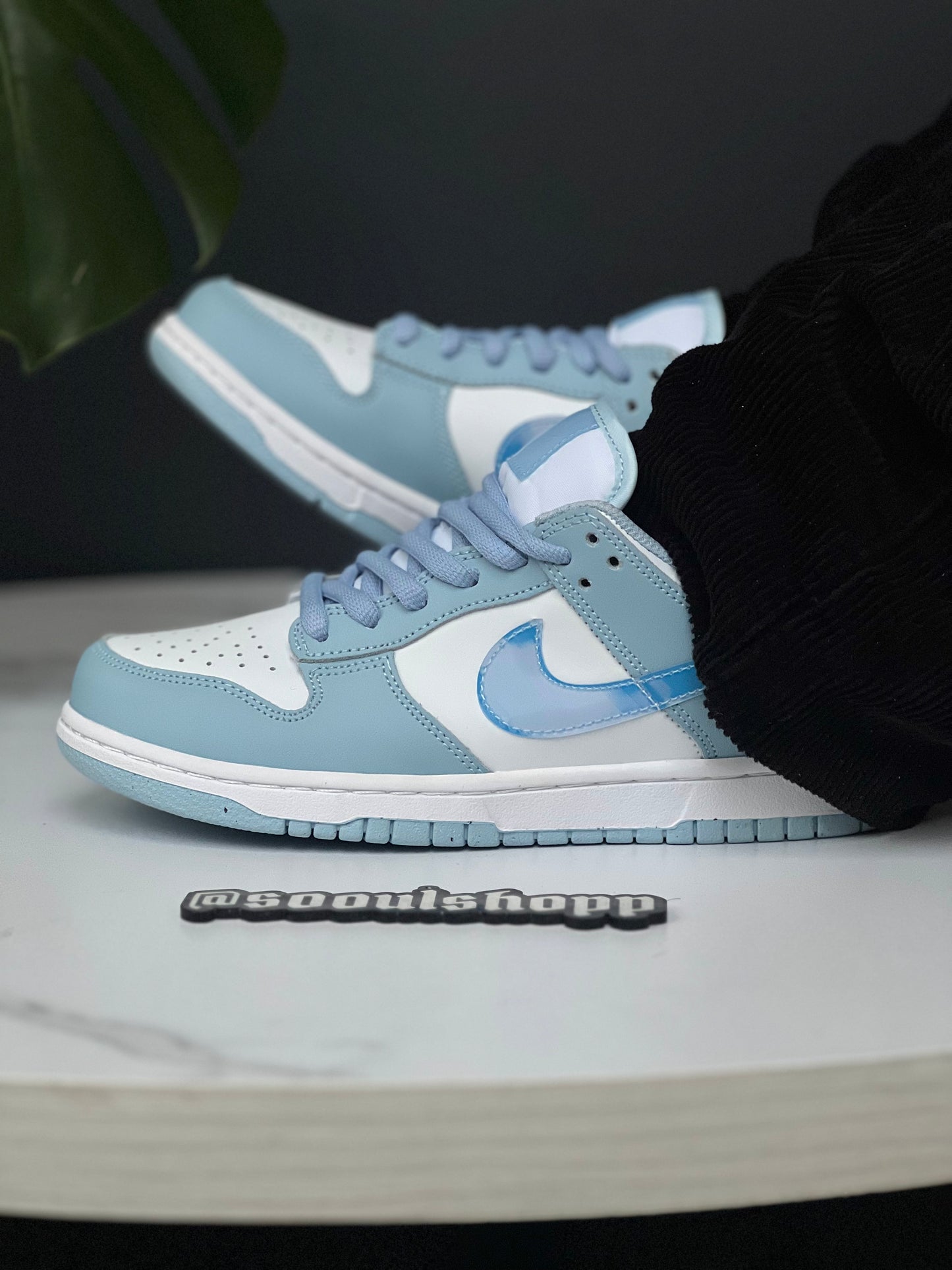 NIKE Dunk Low Aura