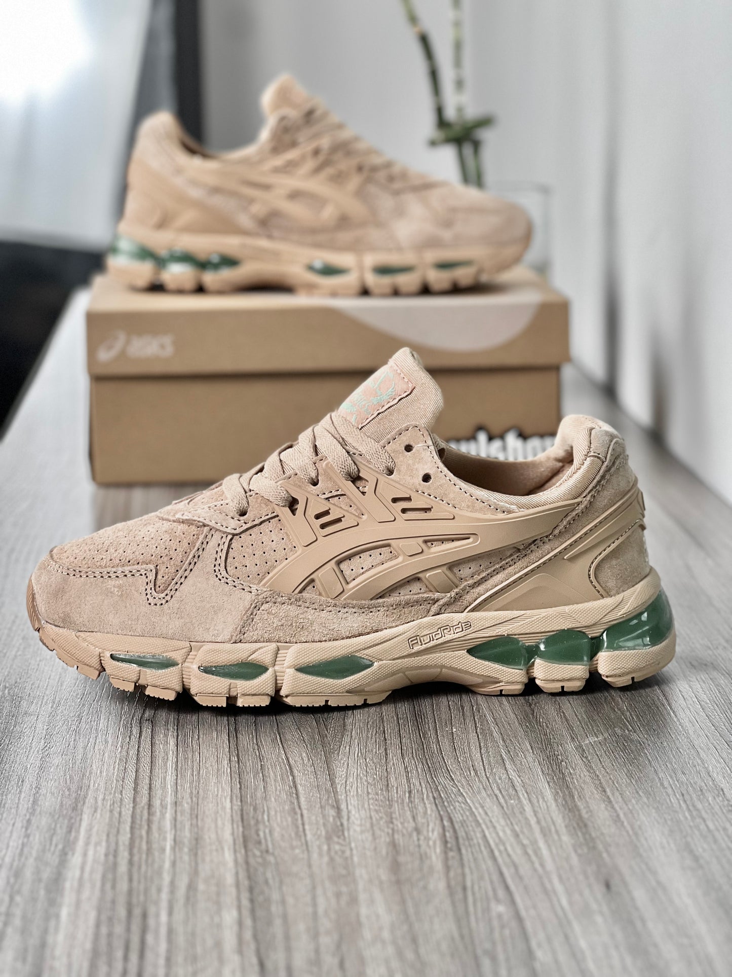 ASICS GEL-KAYANO TRAINER 21 WOOD CREPE