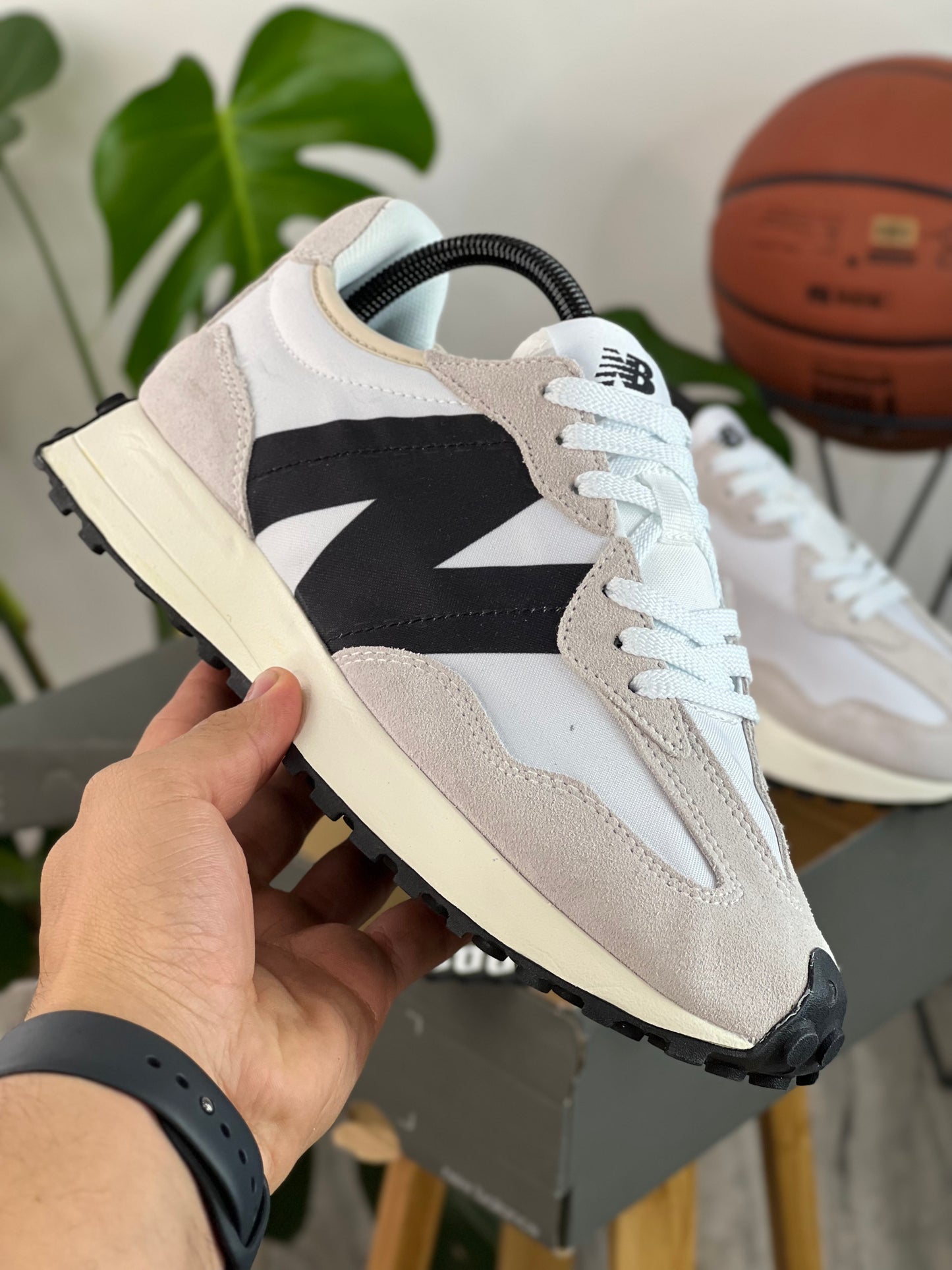 New Balance 327 Sea Salt/Black