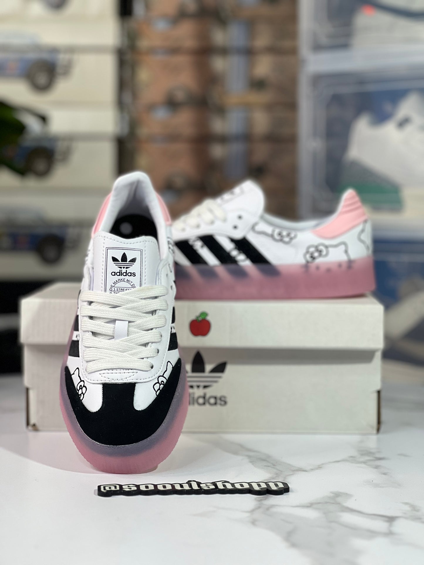 Hello Kitty x Adidas Samba