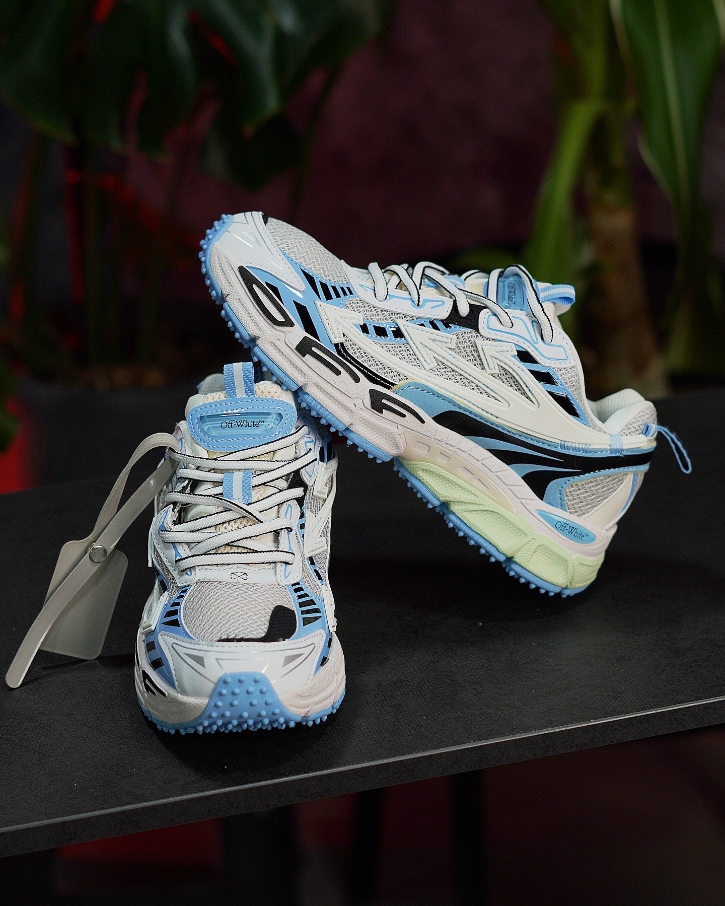 Off White Be Rightt - Azul, Blanco