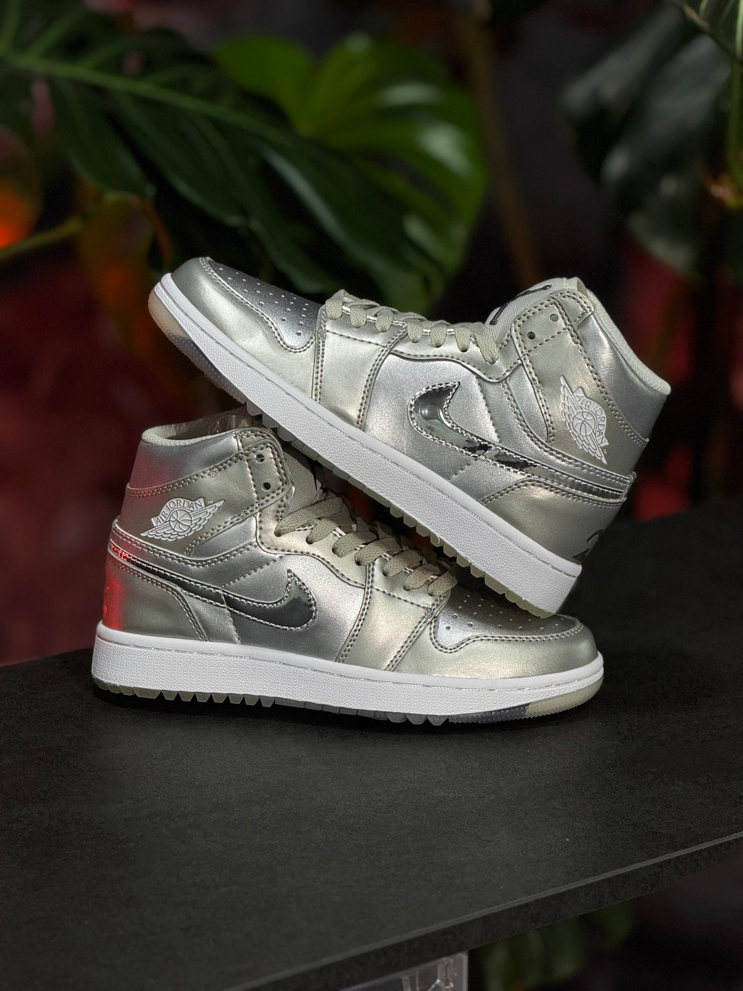 Air Jordan Retro 1 - Plateado