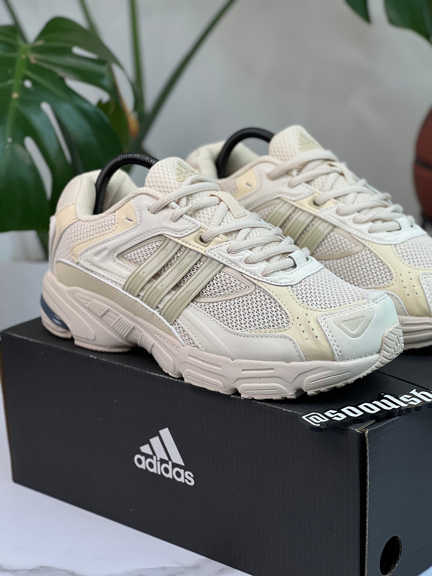 Adidas Response CL