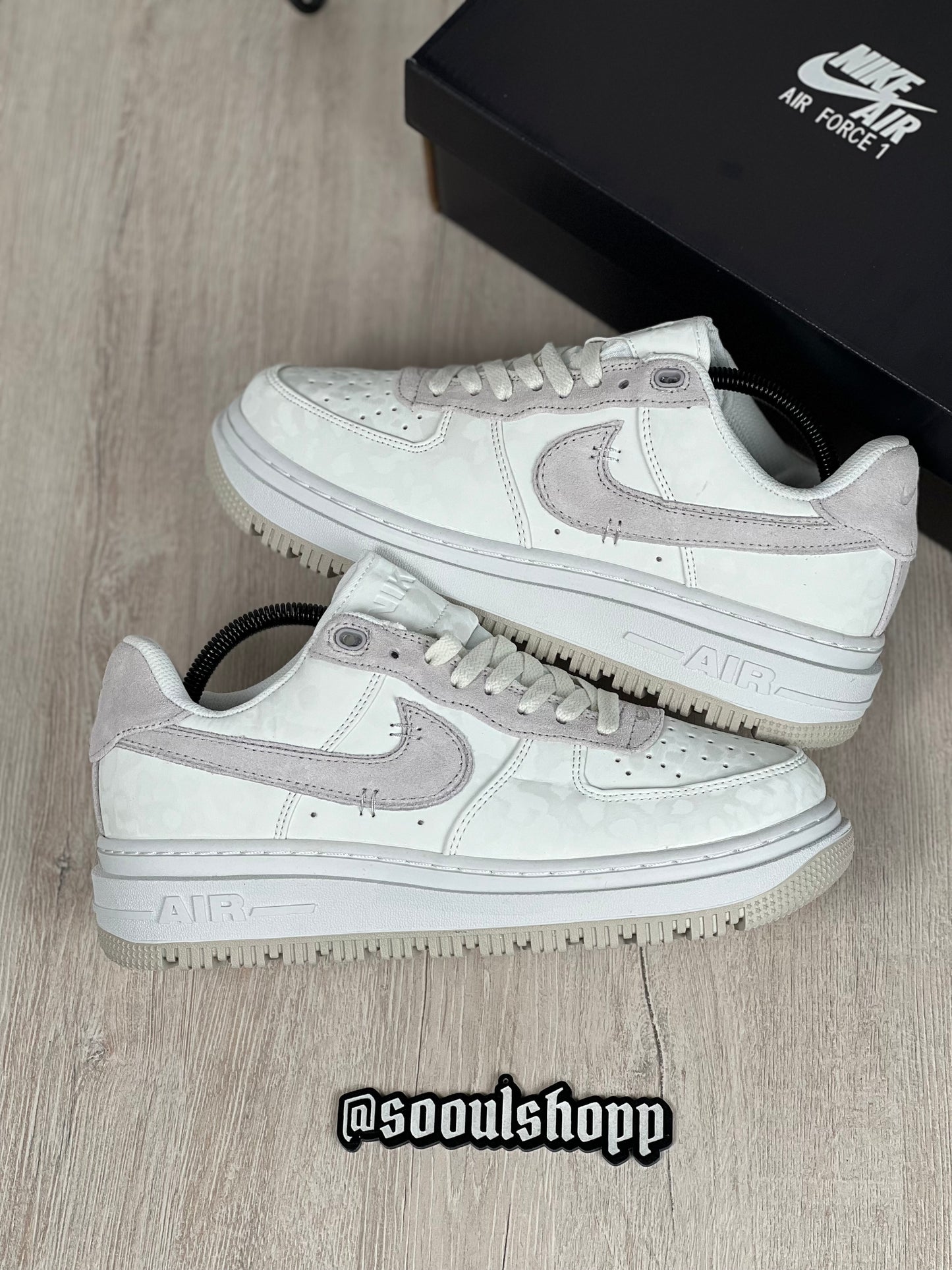 Nike Air Force 1 Luxe Triple White