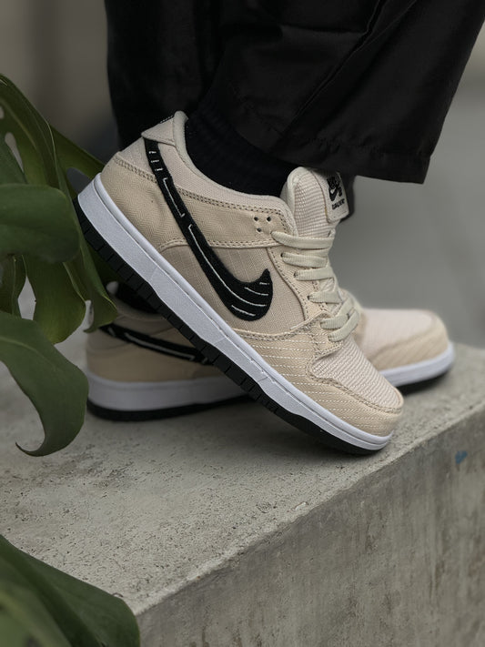 Nike Albino & Preto Dunk Low