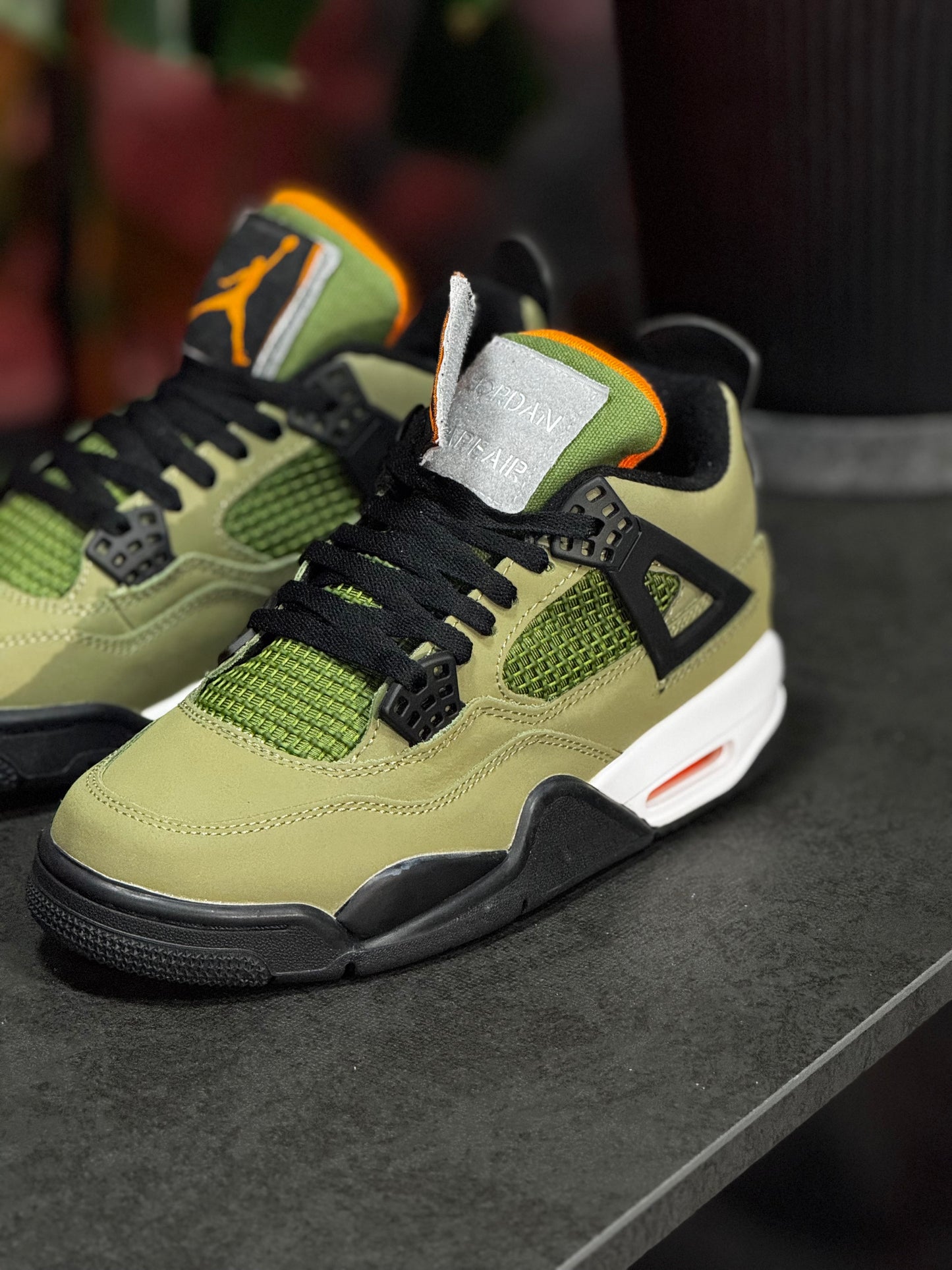 Air Jordan Retro 4 " Undefeated Craft " -  Verde militar, Naranja, Negro