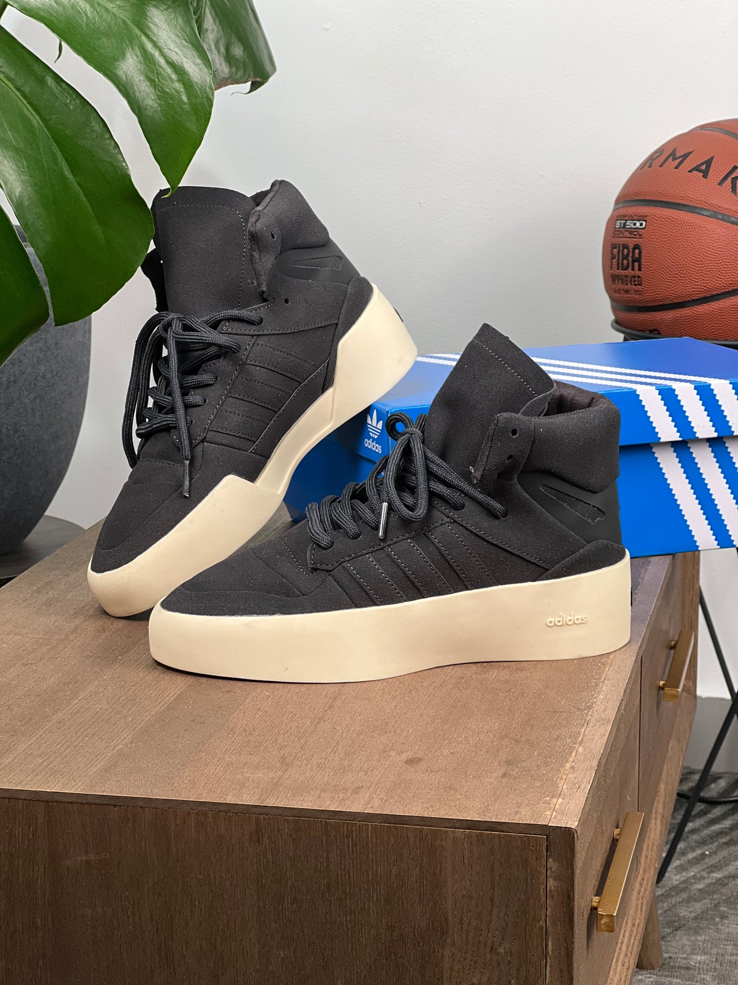 Adidas 86 Forum Mid x Fear Of God