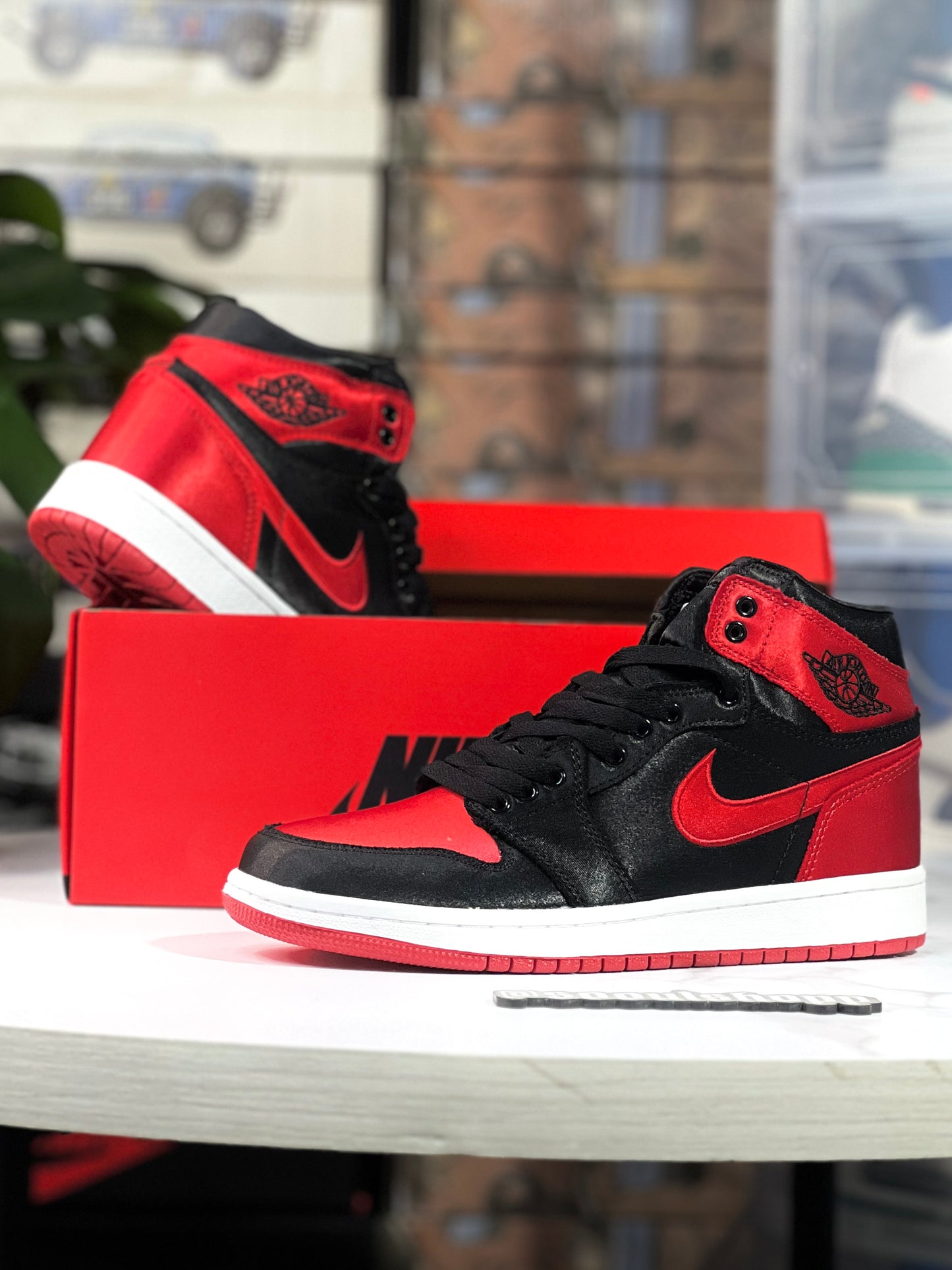 Air Jordan Retro 1 High / Satin Bred