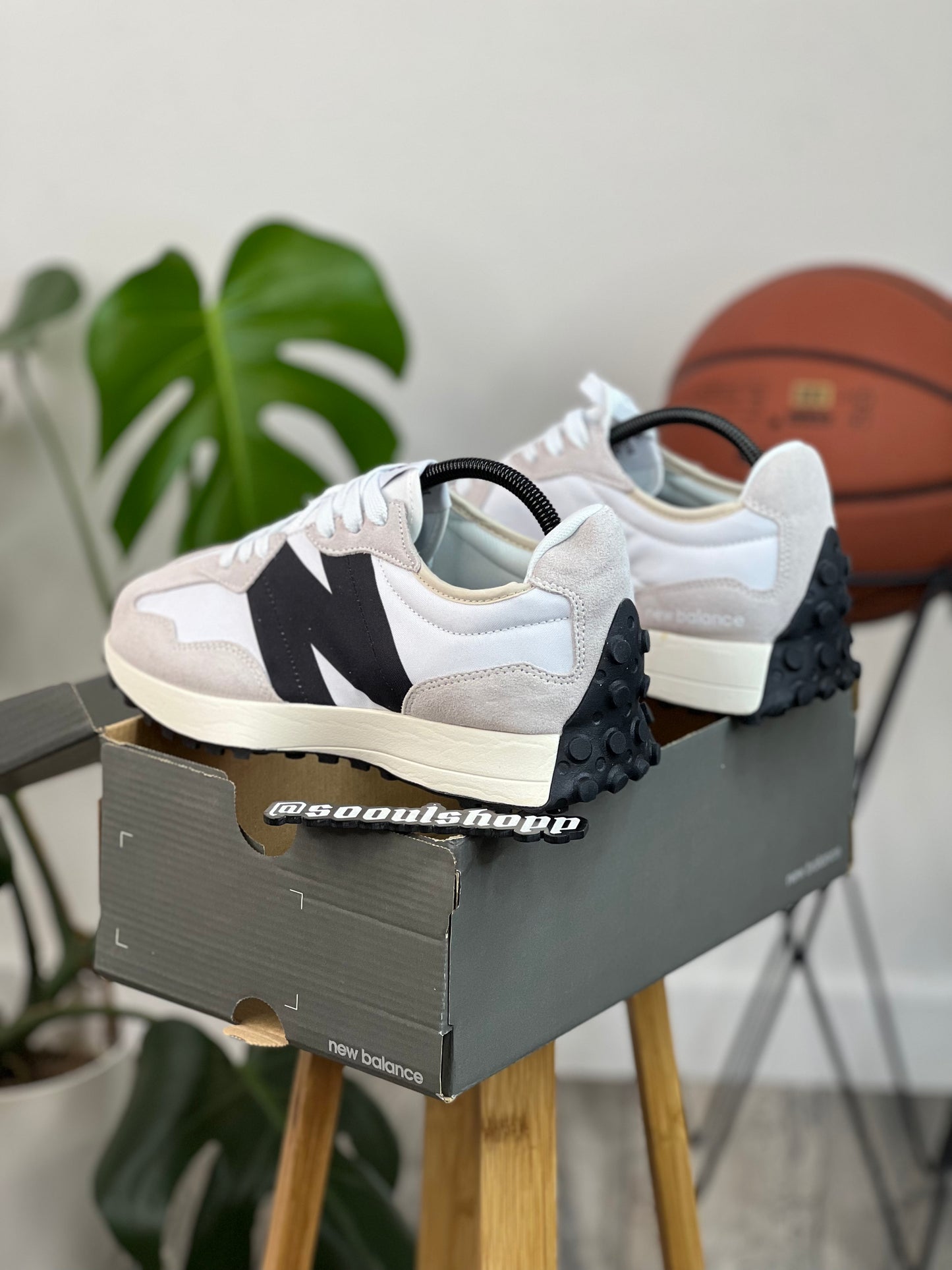 New Balance 327 Sea Salt/Black