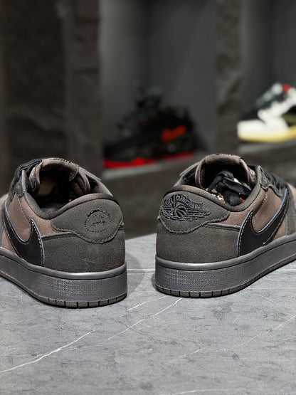 Air Jordan 1 Low OG Velvet Brown de JORDAN x Travis Scott