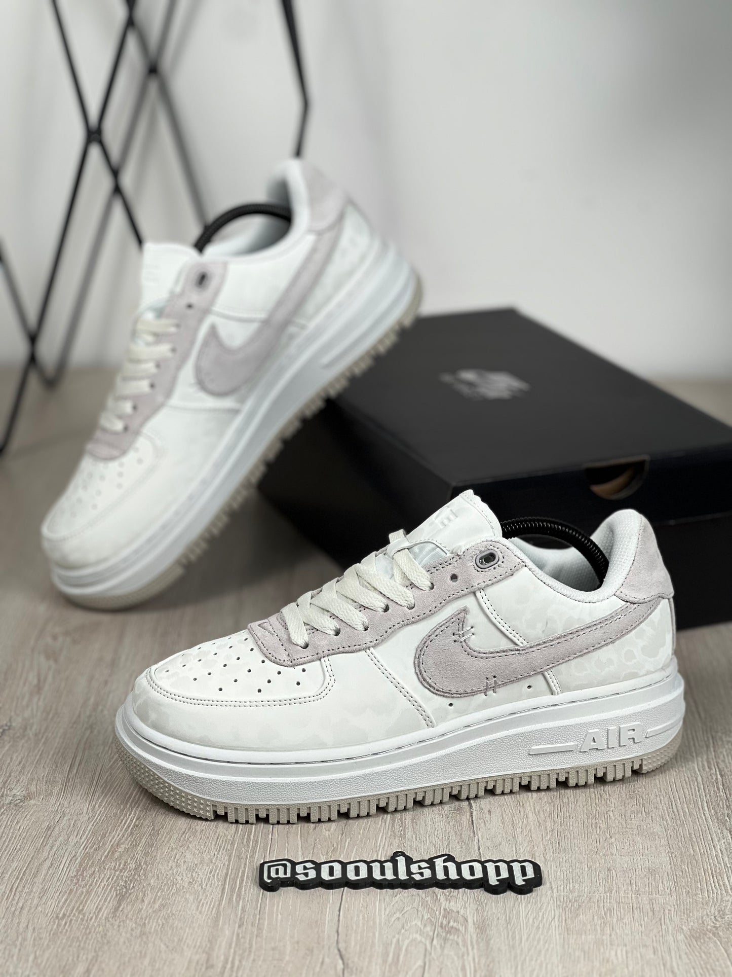 Nike Air Force 1 Luxe Triple White