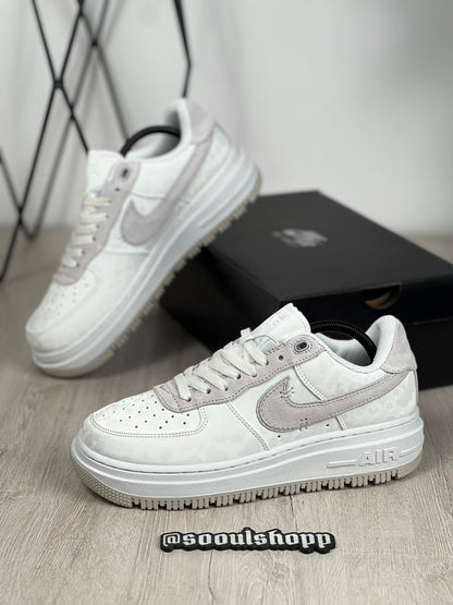 Nike Air Force 1 Luxe Triple White