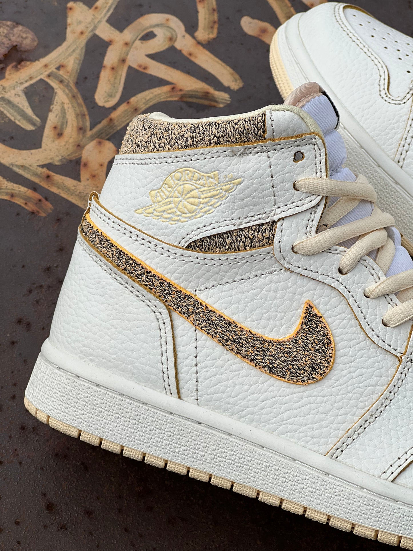 Air Jordan Retro 1 High OG / Craft Sail