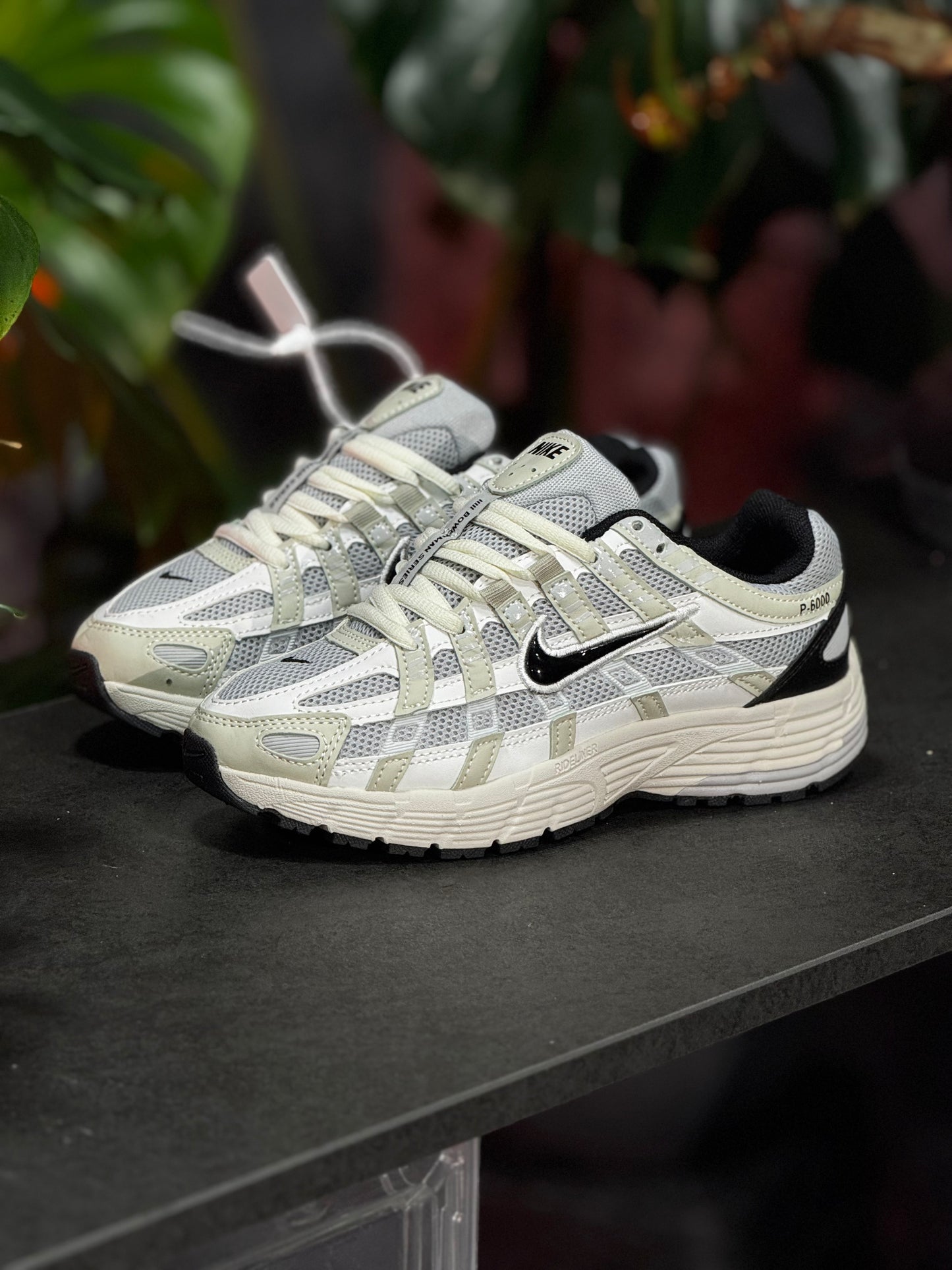 Nike P-6000 - Gris, Negro, Blanco