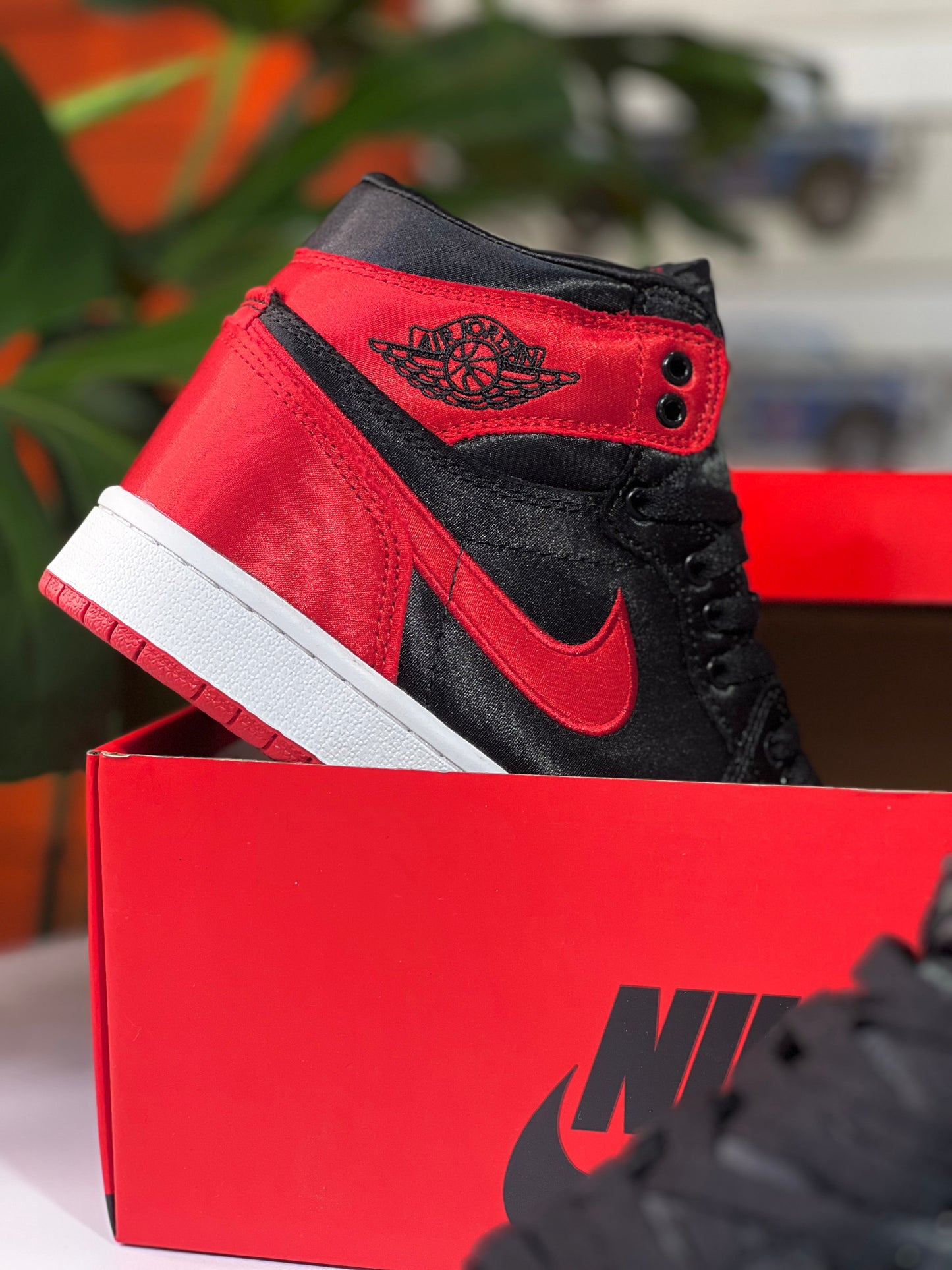 Air Jordan Retro 1 High / Satin Bred