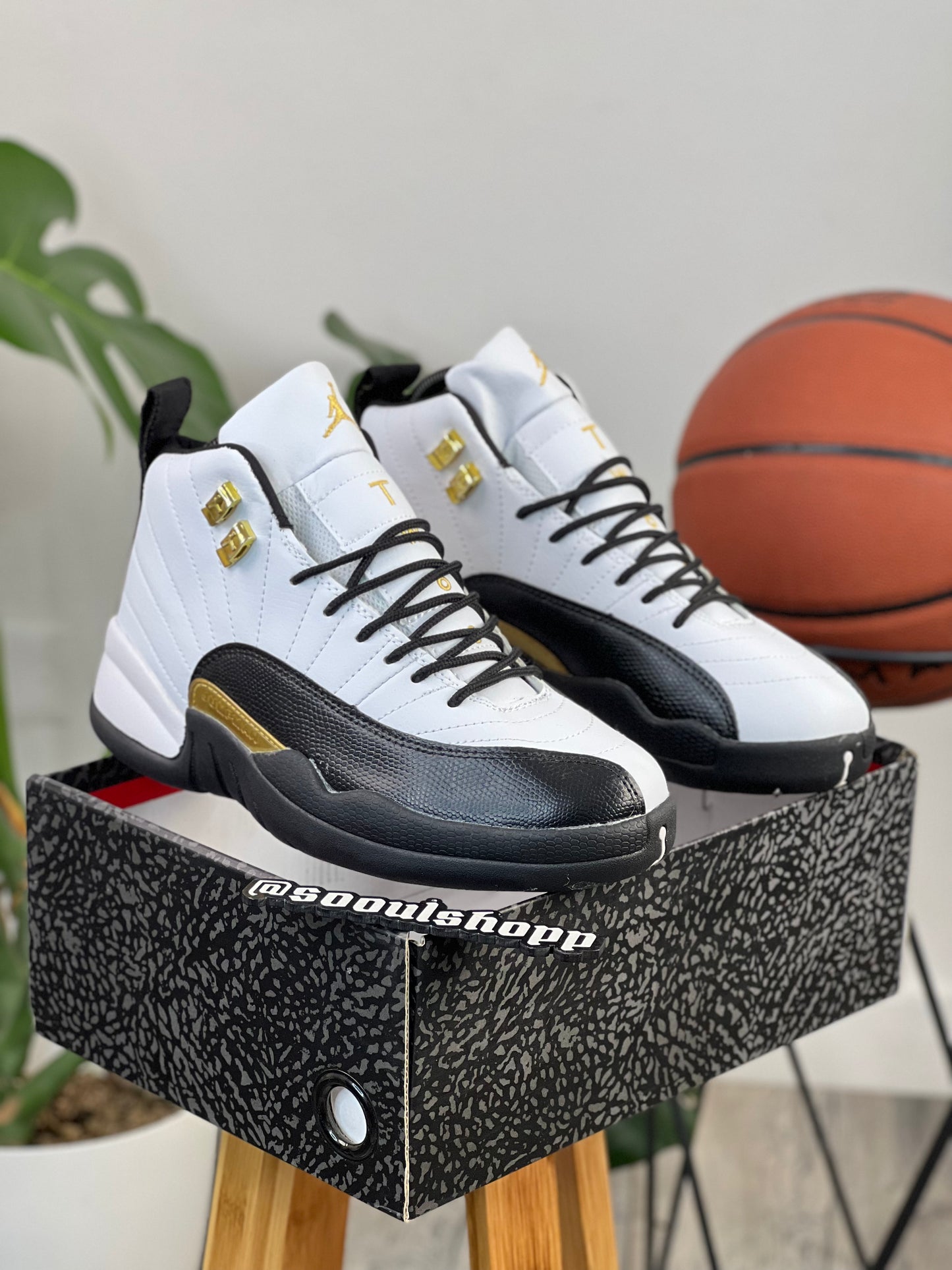 Air Jordan Retro 12 "Royalty Taxi"