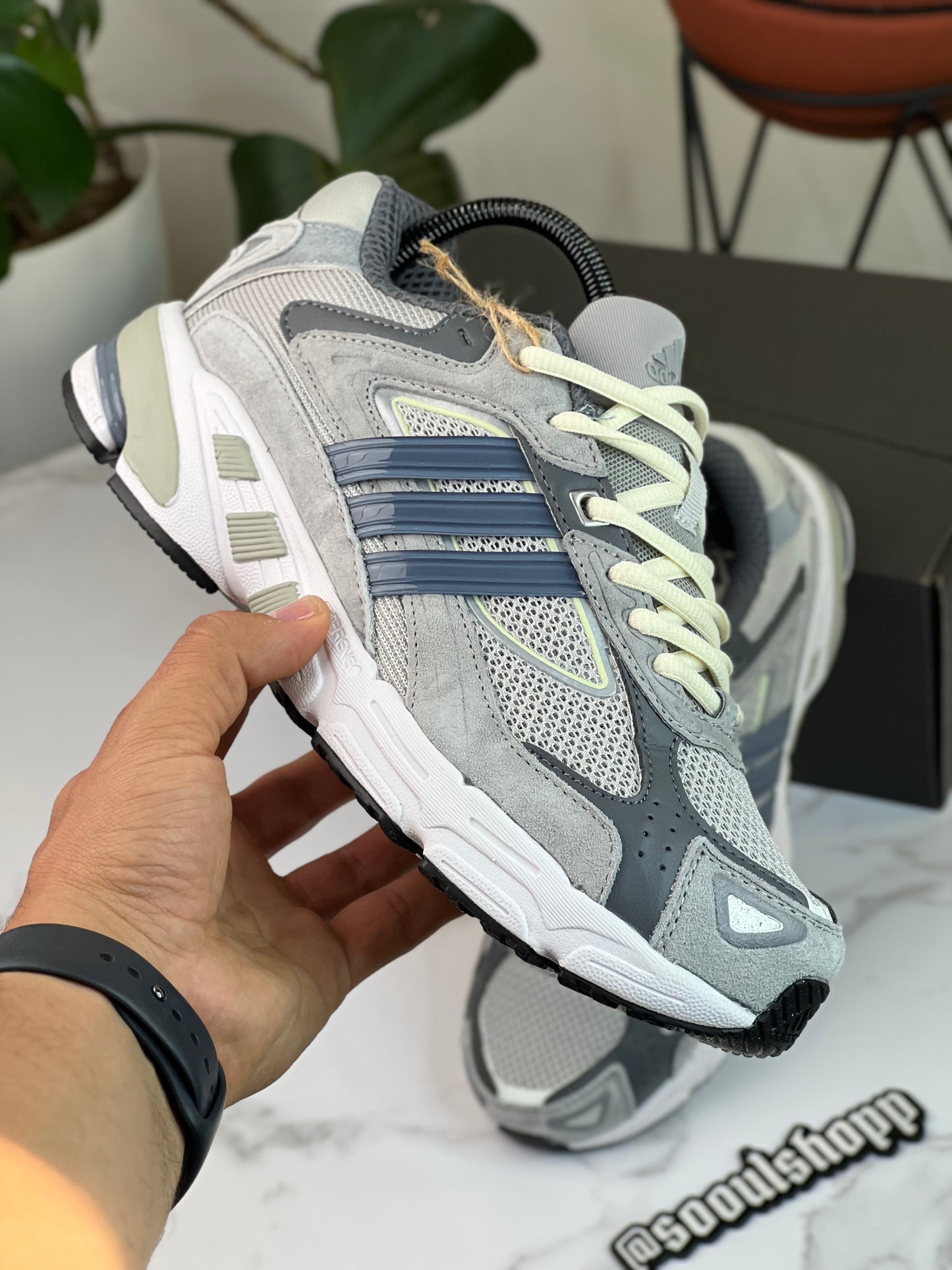 Adidas Response CL