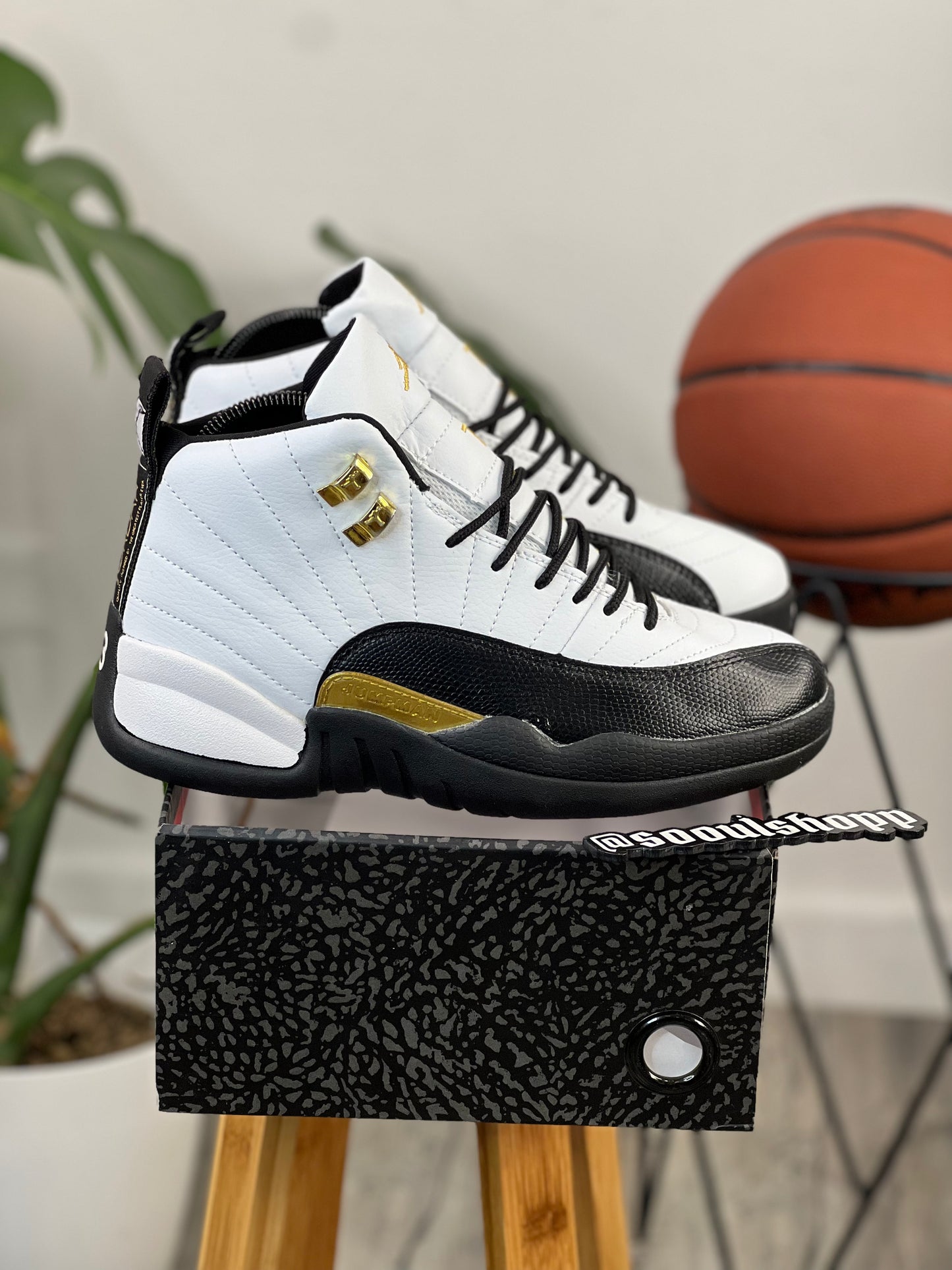 Air Jordan Retro 12 "Royalty Taxi"